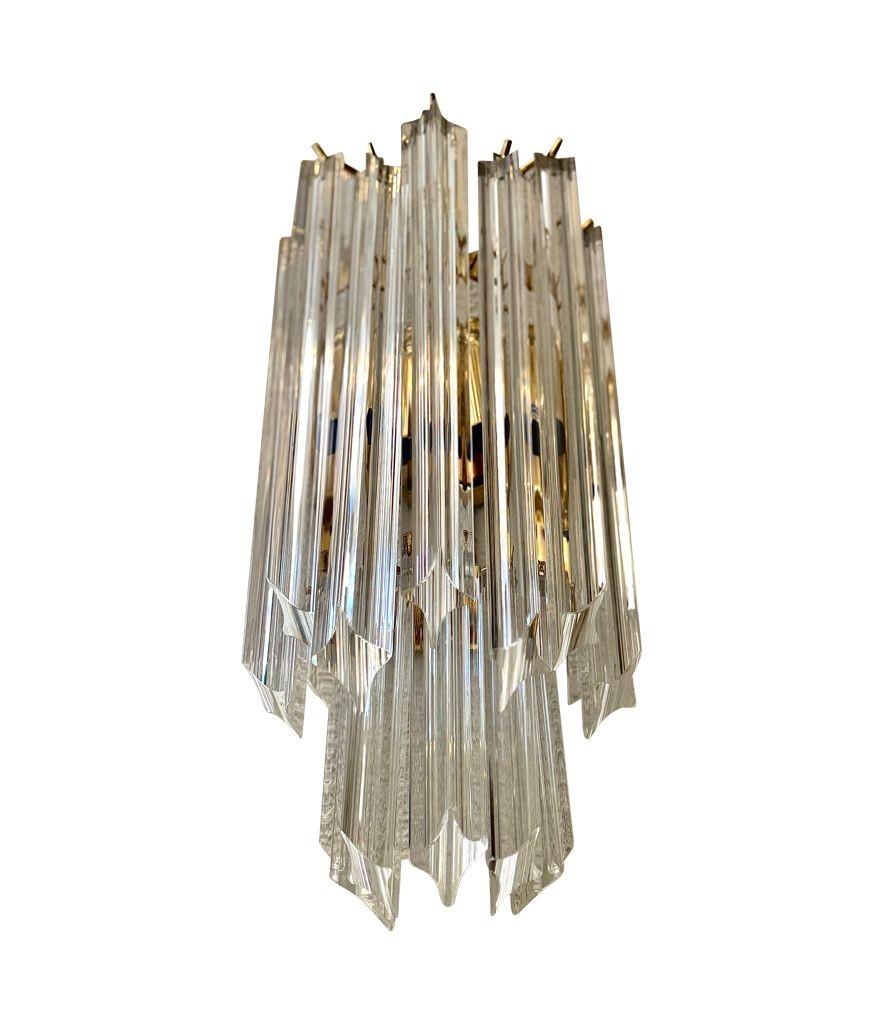Coppia di grandi applique Novorasi quadriedri degli anni '80 in vetro di Murano e ottone in vendita 3