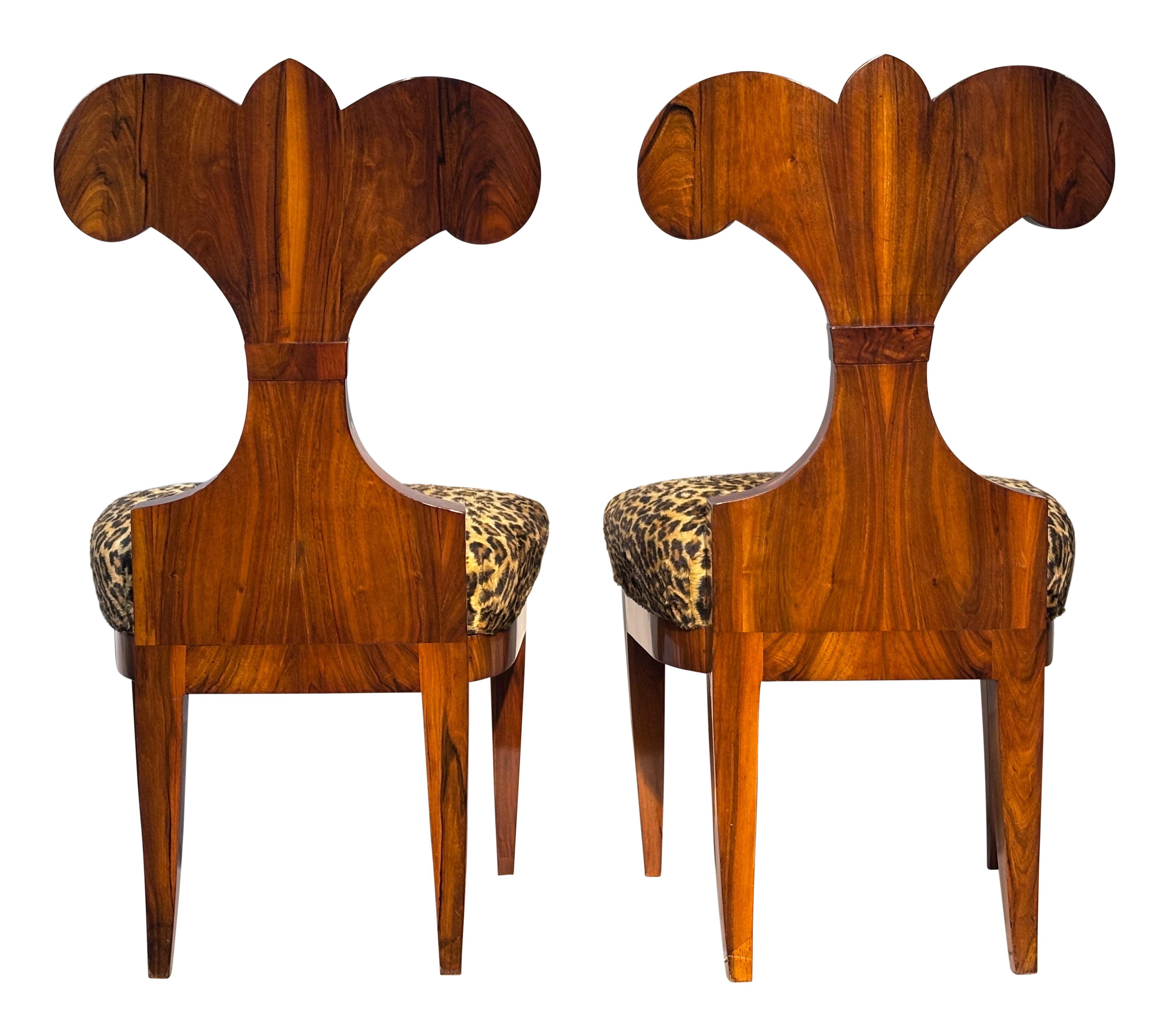 Zwei große Mahagoni-Beistellstühle aus dem Biedermeier des 19. im Angebot 5