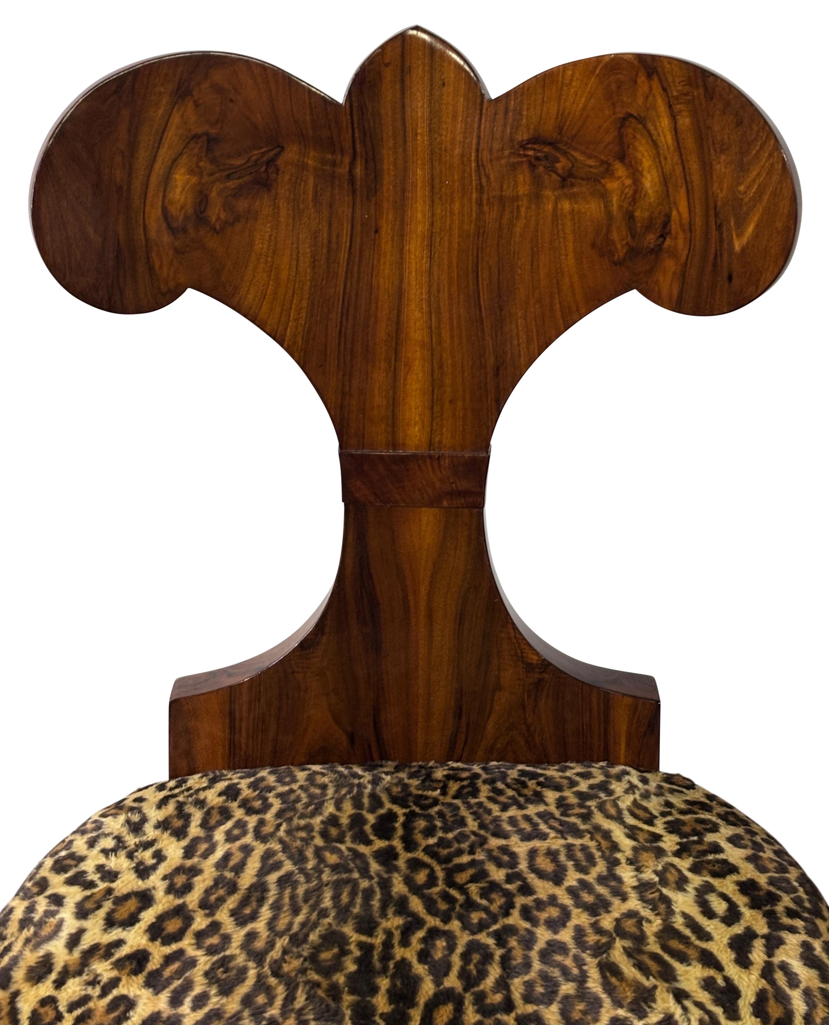 Zwei große Mahagoni-Beistellstühle aus dem Biedermeier des 19. (19. Jahrhundert) im Angebot