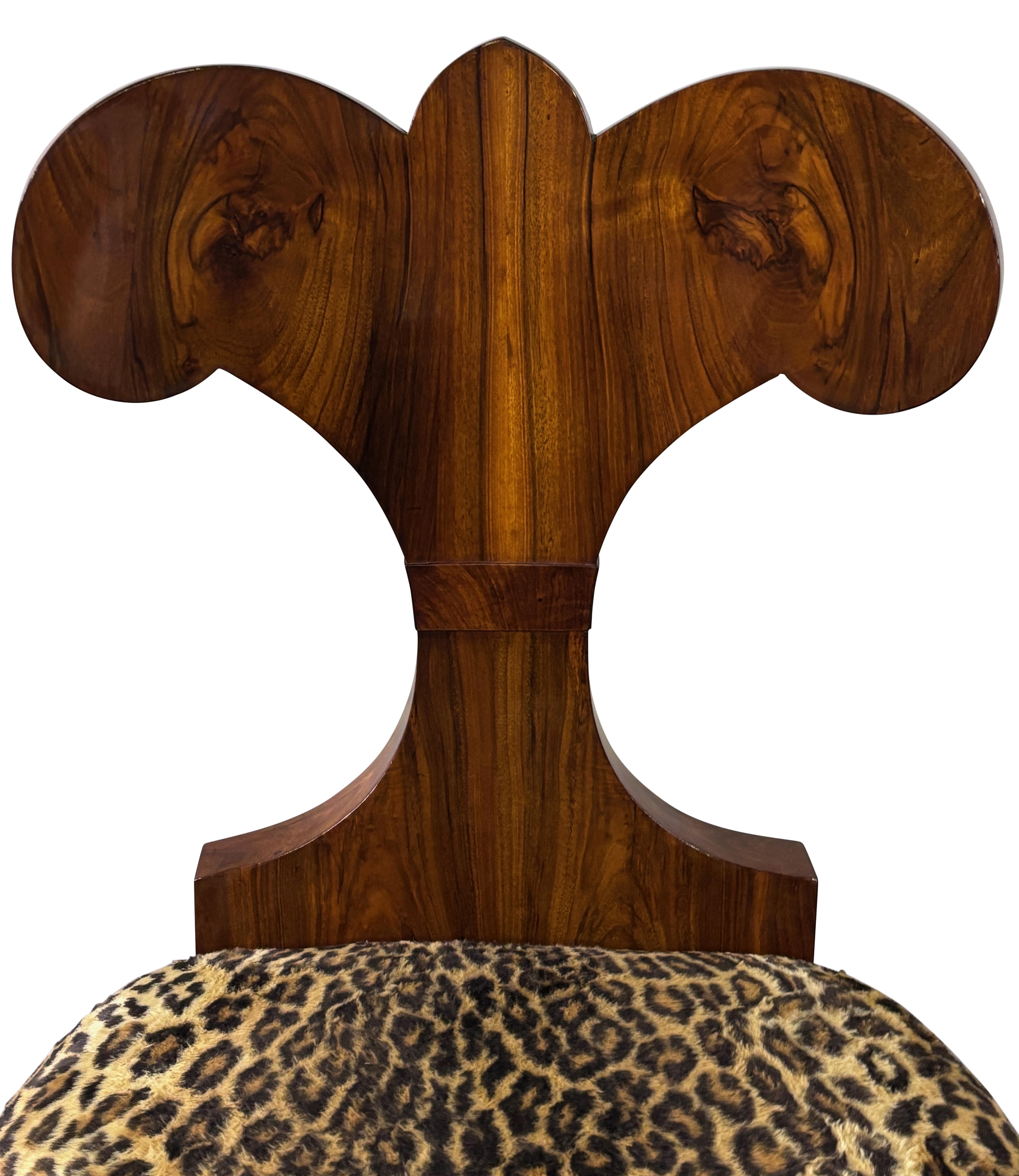Zwei große Mahagoni-Beistellstühle aus dem Biedermeier des 19. im Angebot 1