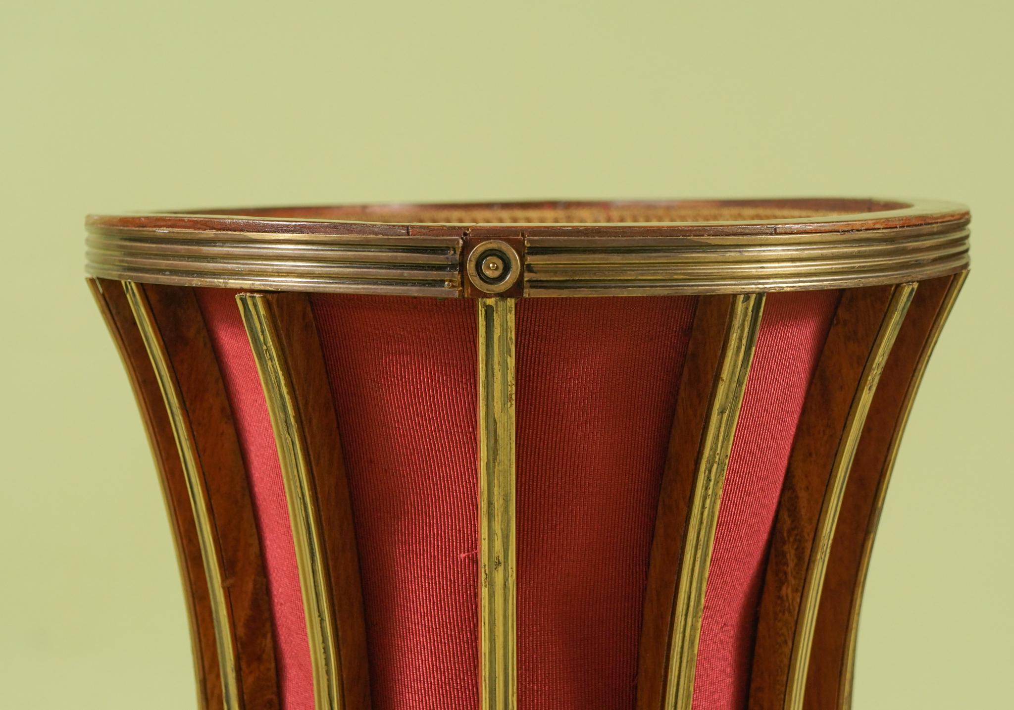 Pair of Large 19th Century Russian Neoclassic Brass Decorated Mahogany Baskets For Sale 3