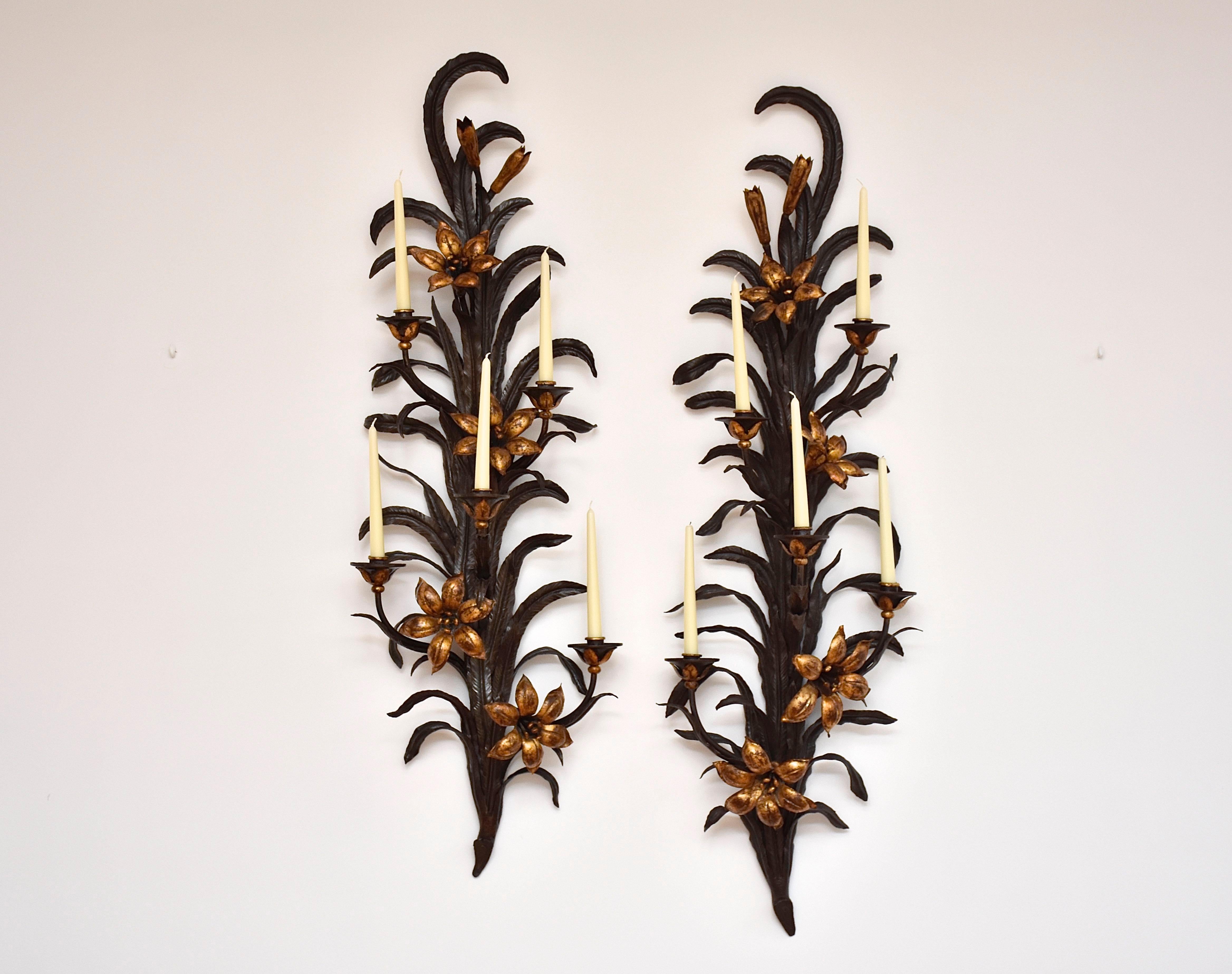 A very impressive and large pair of antique wall sconces, each with 5 candle arms.
Decorated with patinated foliage and gilt lily flowers.
Place of origin- France (private collection chateau)
Periode- late 19th, begin 20th century

The wall lights