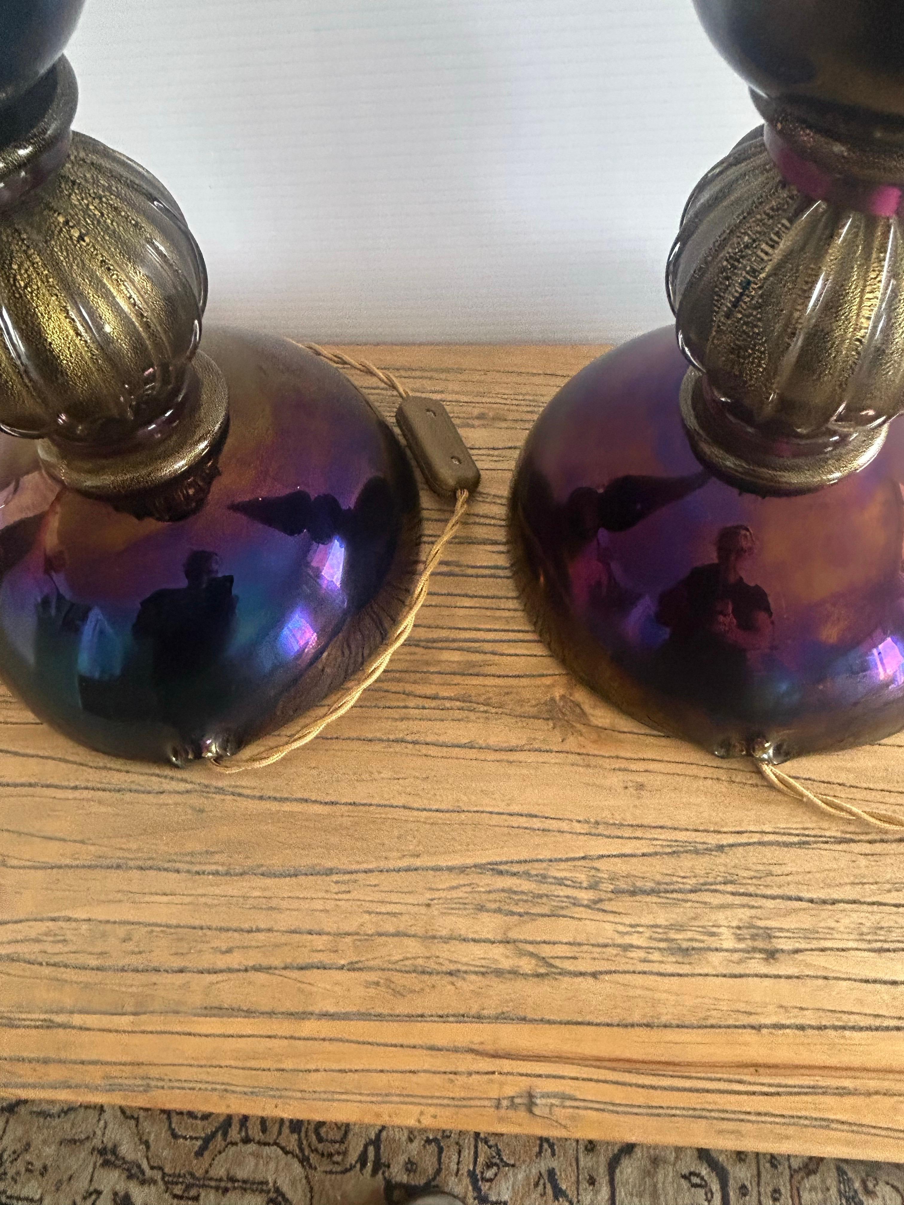 Paire de grands objets de Murano de couleur bleue.  lampes en verre . irisées et rares. en vente 3