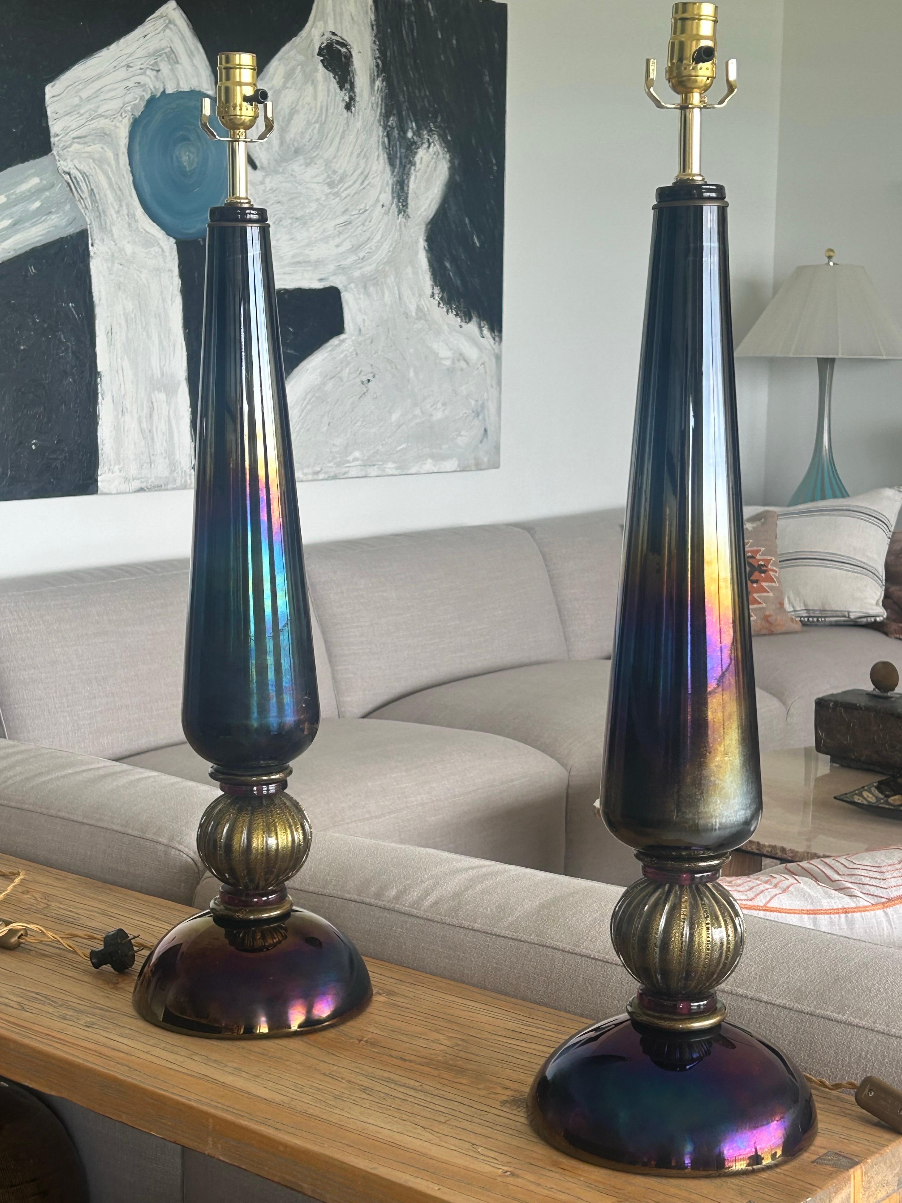 Paire de grands objets de Murano de couleur bleue.  lampes en verre . irisées et rares. en vente 7