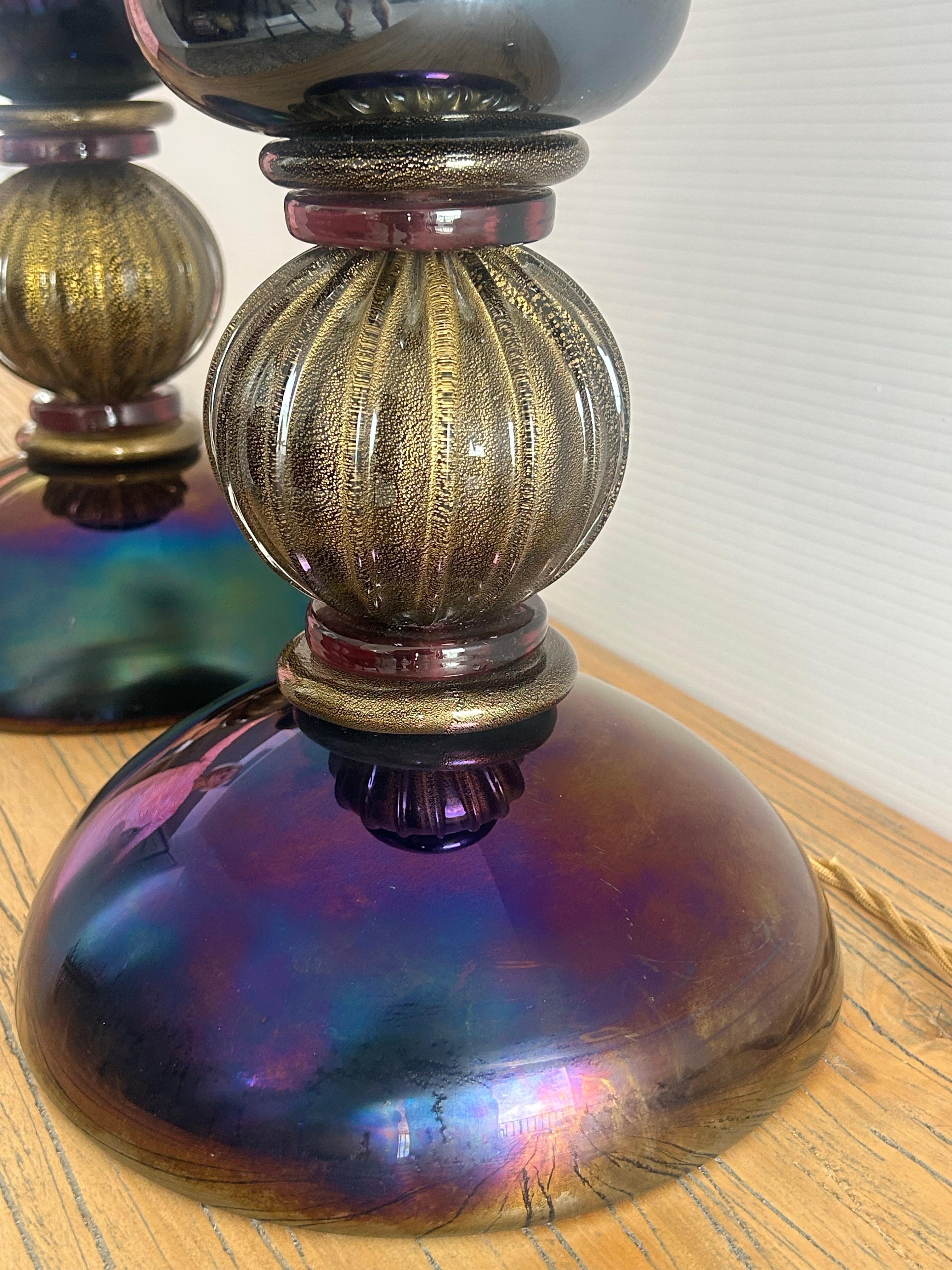 Verre brun Paire de grands objets de Murano de couleur bleue.  lampes en verre . irisées et rares. en vente