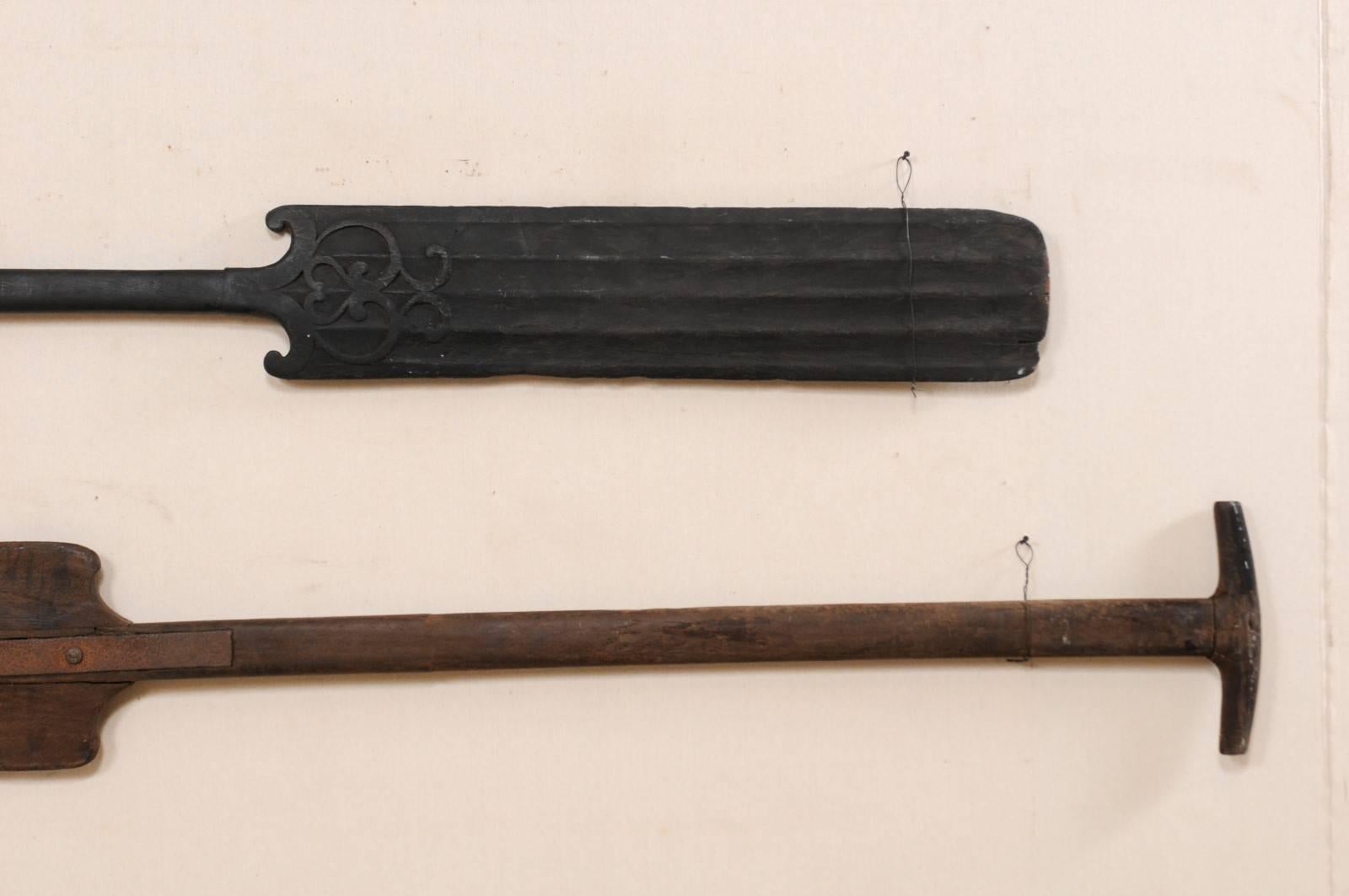 Pair of Large Boating Oars from Kerala, South India with Hand-Carved Motif In Good Condition In Atlanta, GA