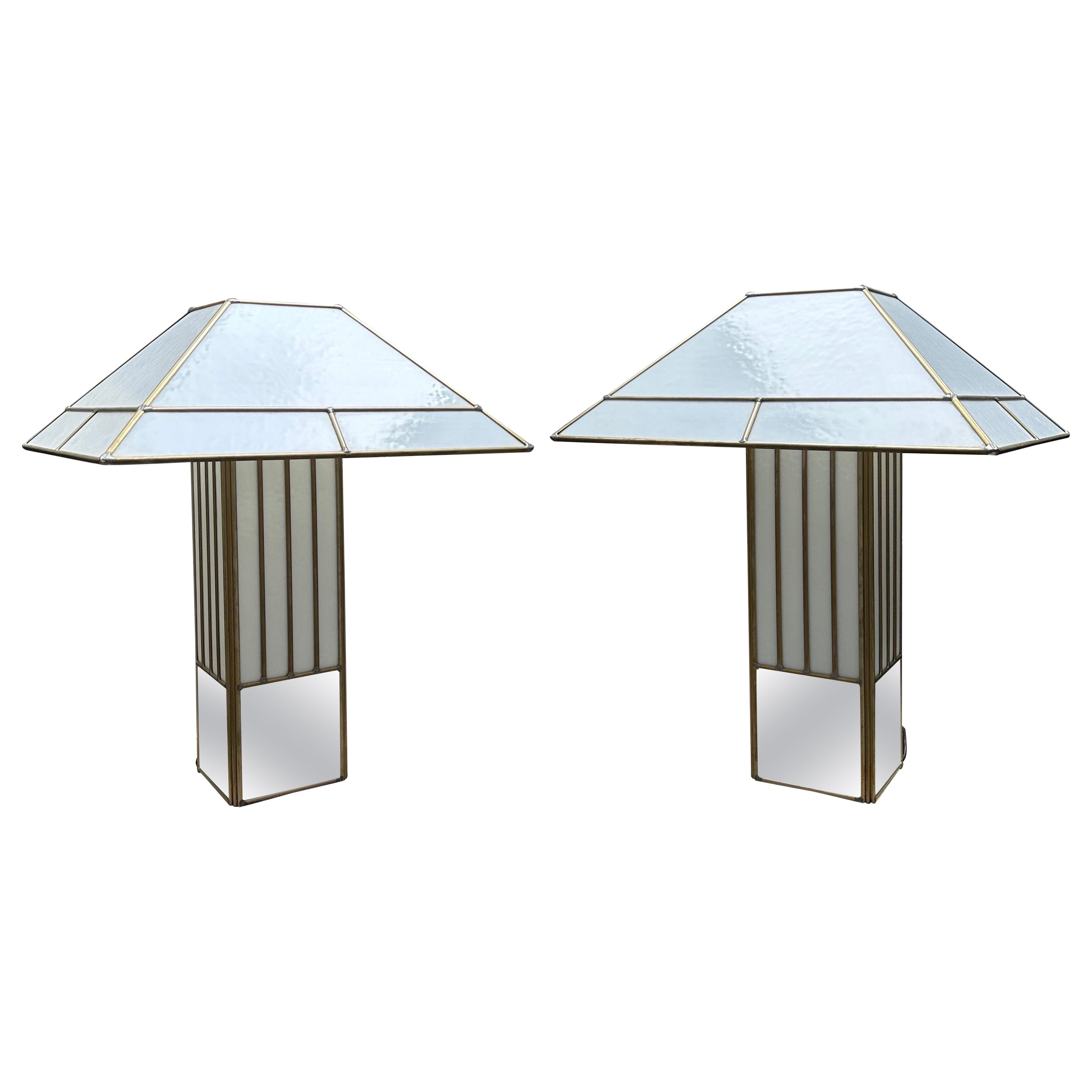 Pareja De Grandes Lámparas De Mesa Estilo Tiffany De Latón Y Cristal Opaco en venta