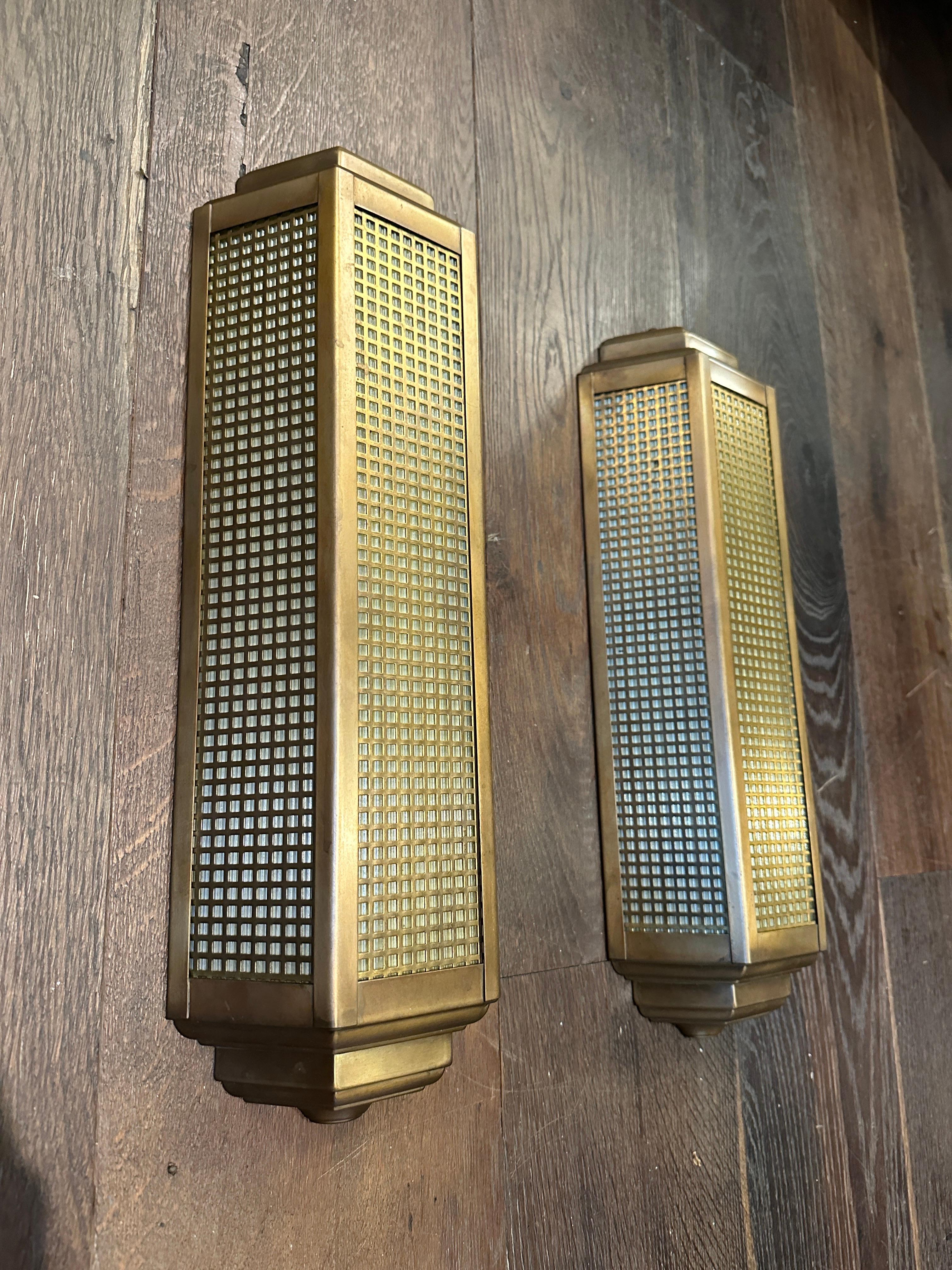 A Pair Of Large Brass Art Deco Style Wall Lights  In Good Condition For Sale In London, GB
