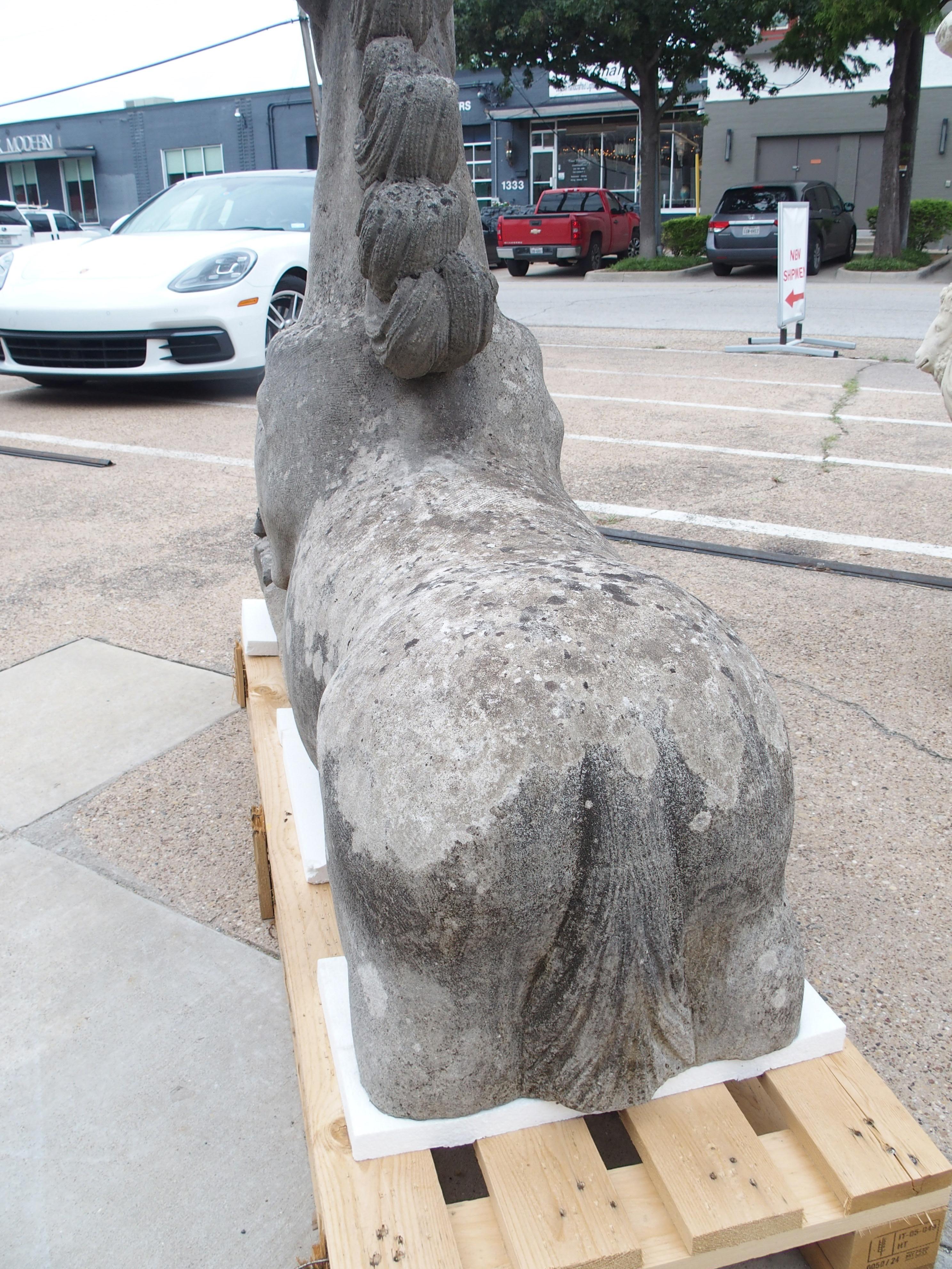 Pareja de grandes caballos tallados en piedra caliza del Véneto, Italia en venta 6