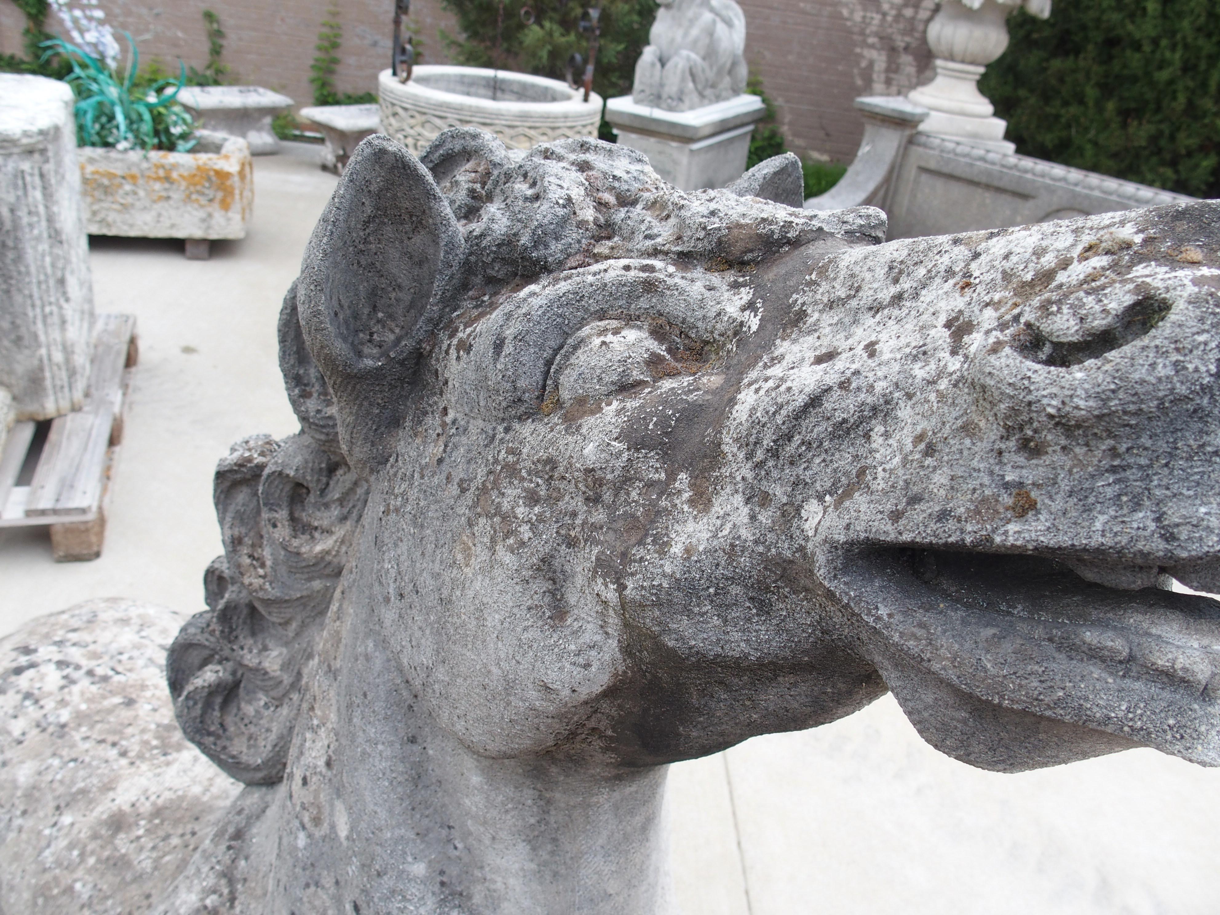 Pareja de grandes caballos tallados en piedra caliza del Véneto, Italia en venta 9