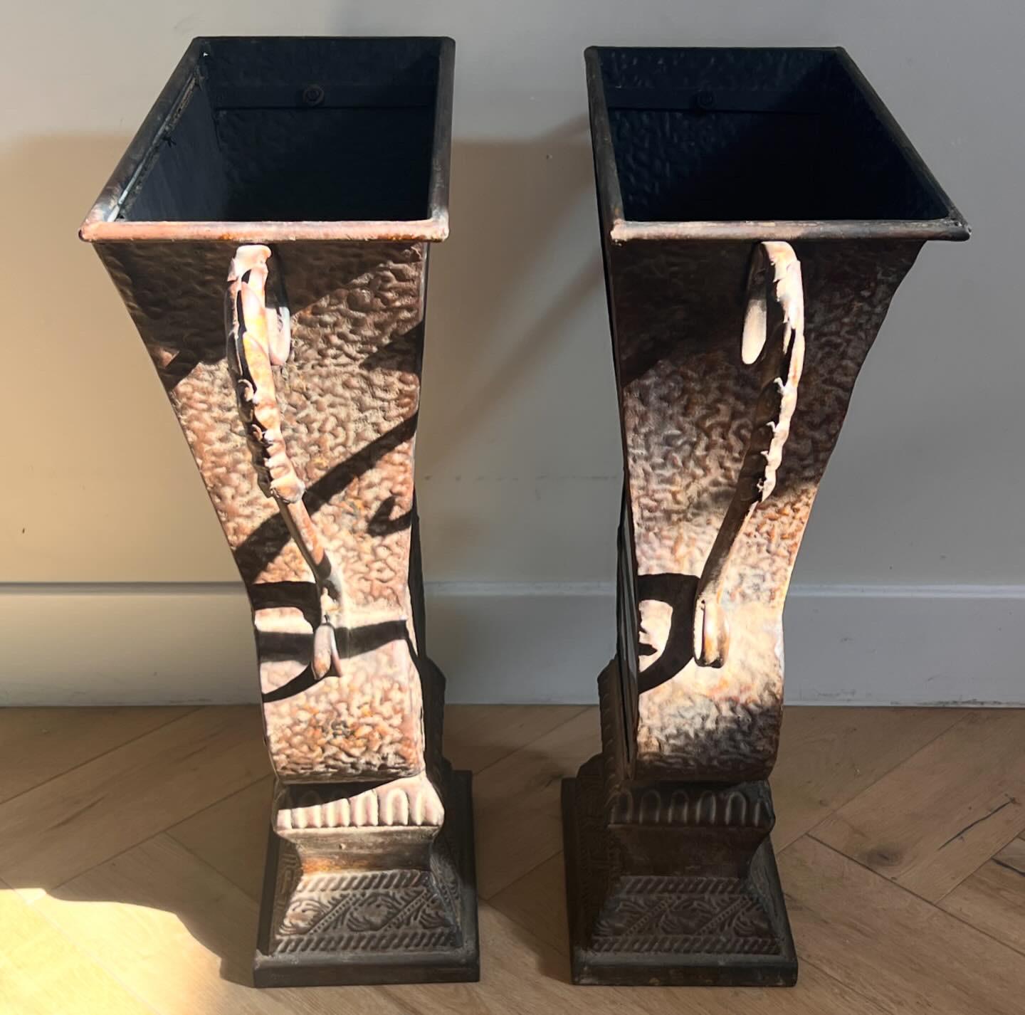 A pair of large decorative iron and mirrored urns, 20th century For Sale 4