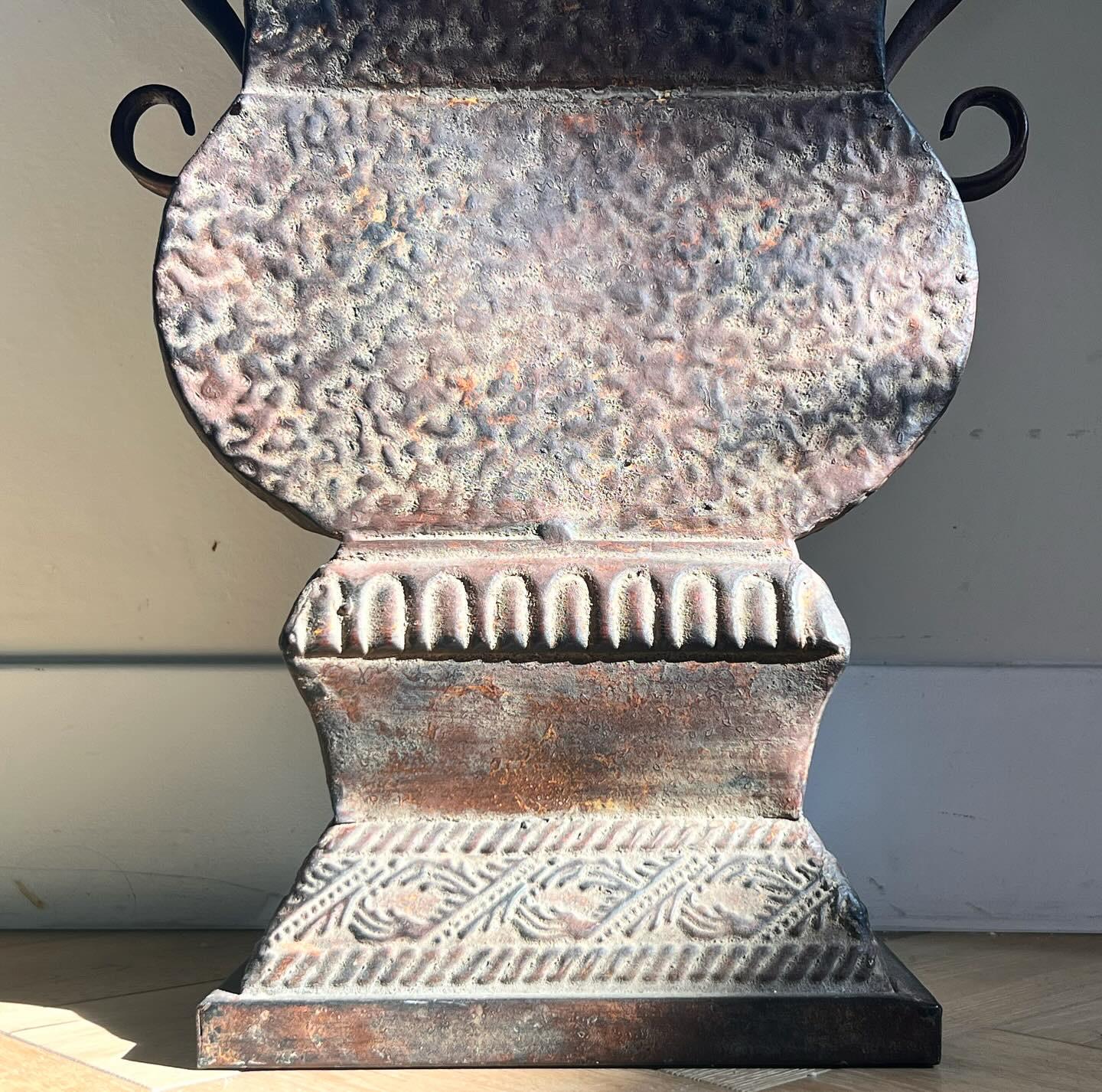 A pair of large decorative iron and mirrored urns, 20th century For Sale 5