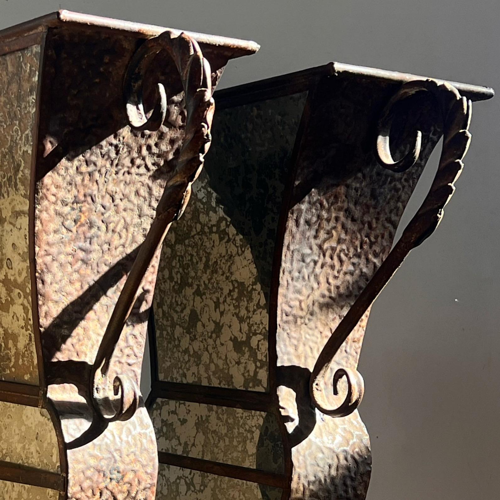 A pair of large decorative iron and mirrored urns, 20th century For Sale 6