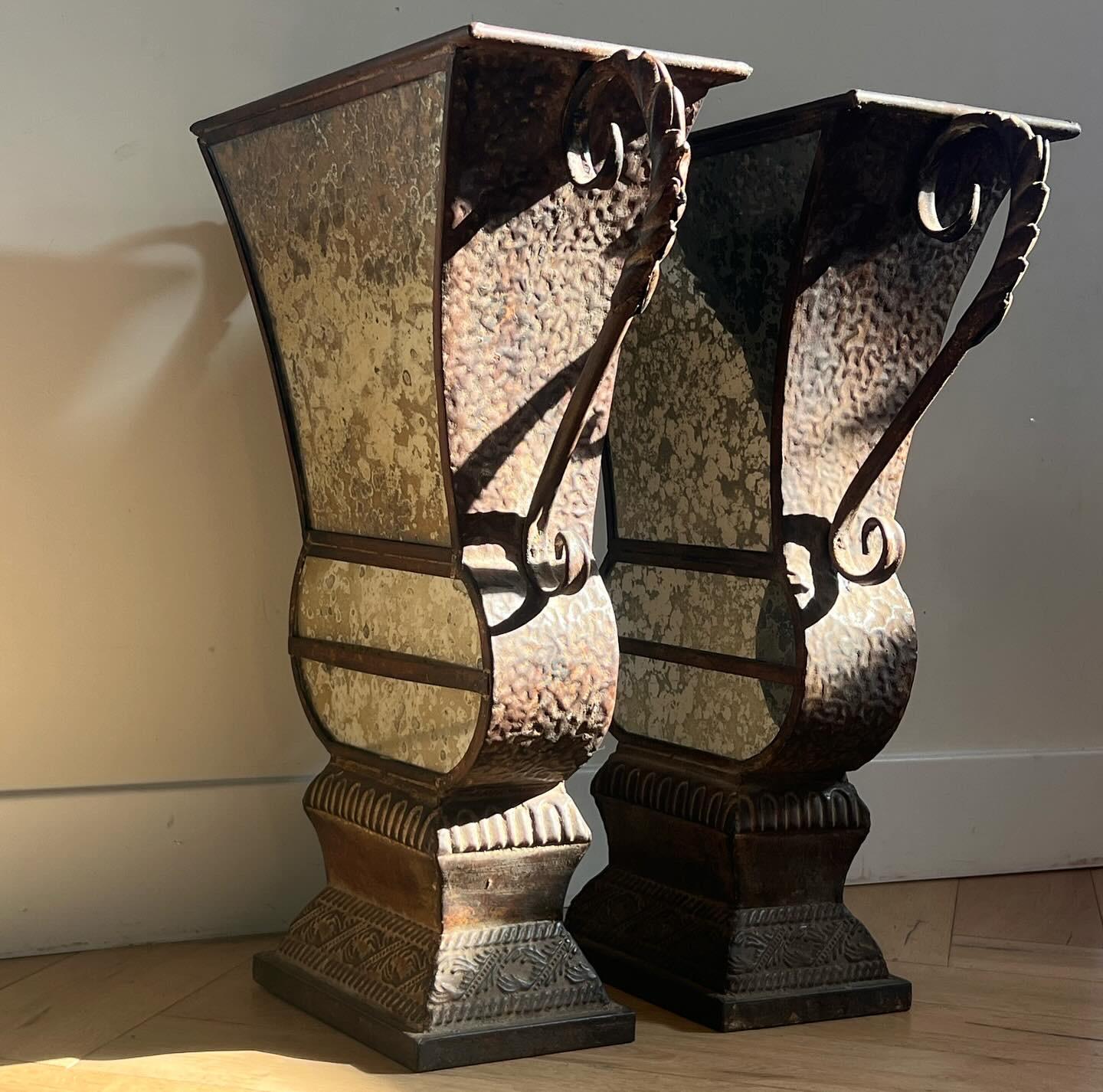 A pair of large decorative iron and mirrored urns, 20th century For Sale 2