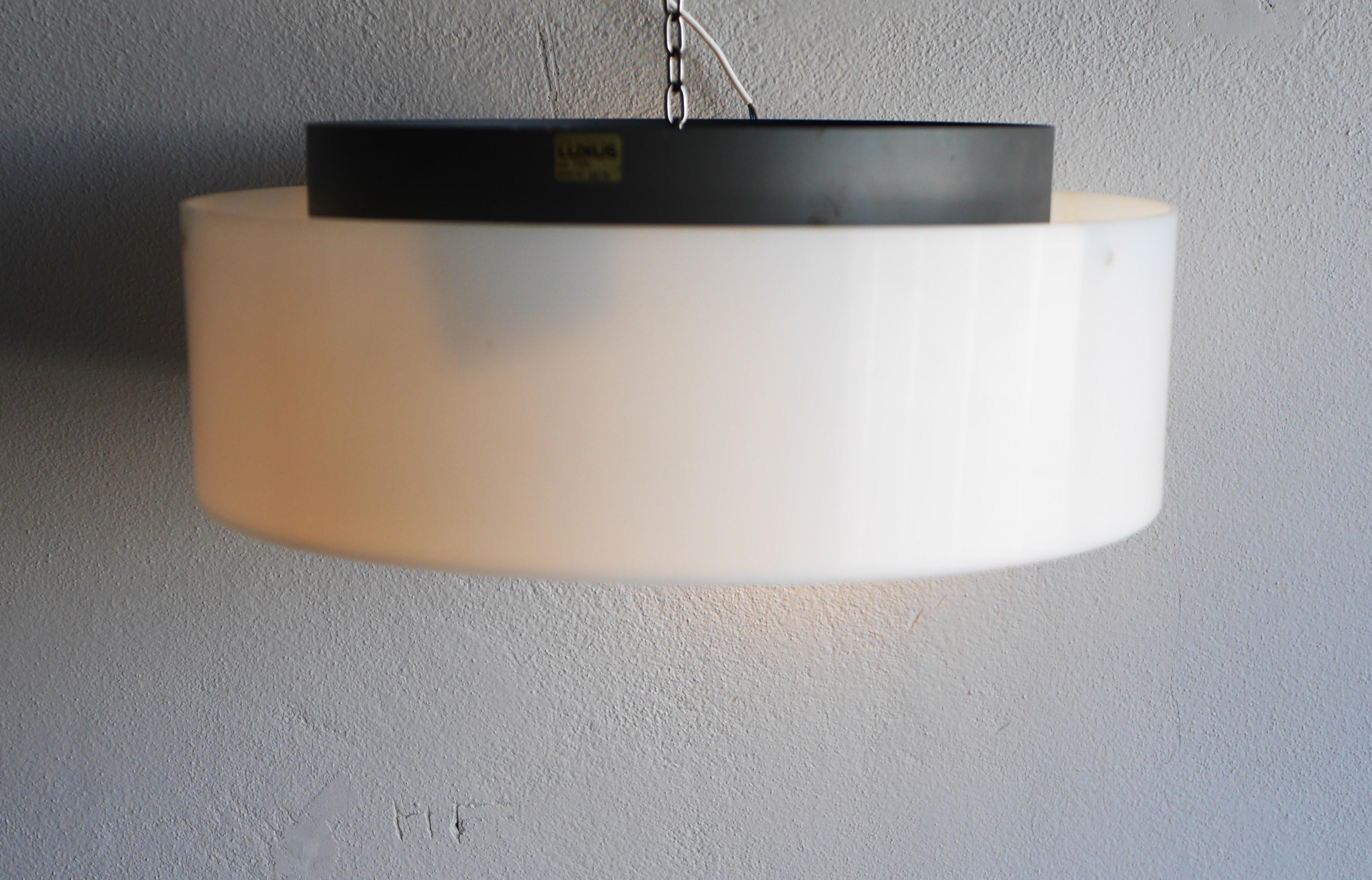 Paire de grandes lampes à disque de Luxus Sweden design by Uno & Östen Kristiansson en vente 3