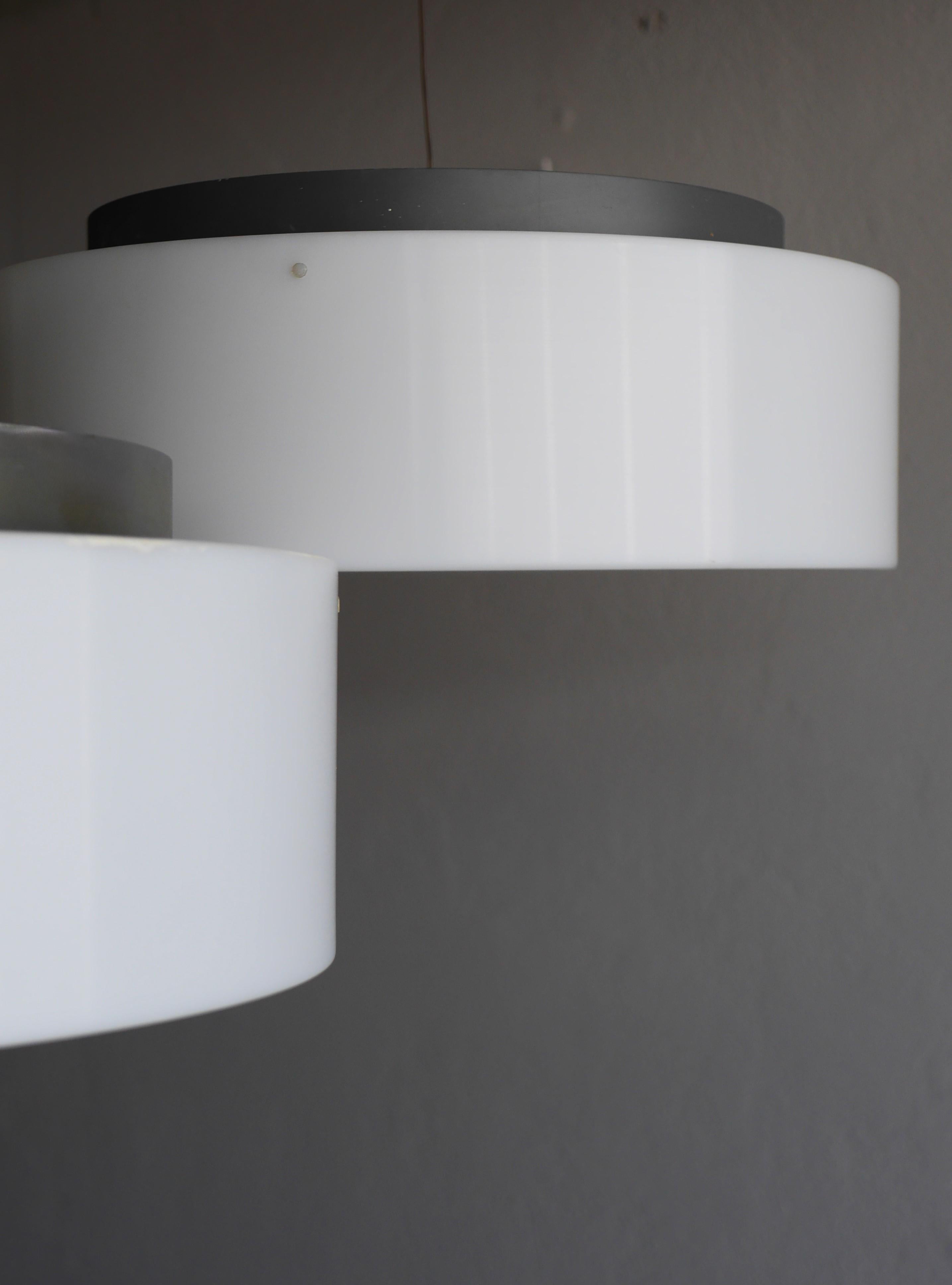 Paire de grandes lampes à disque de Luxus Sweden design by Uno & Östen Kristiansson en vente 5