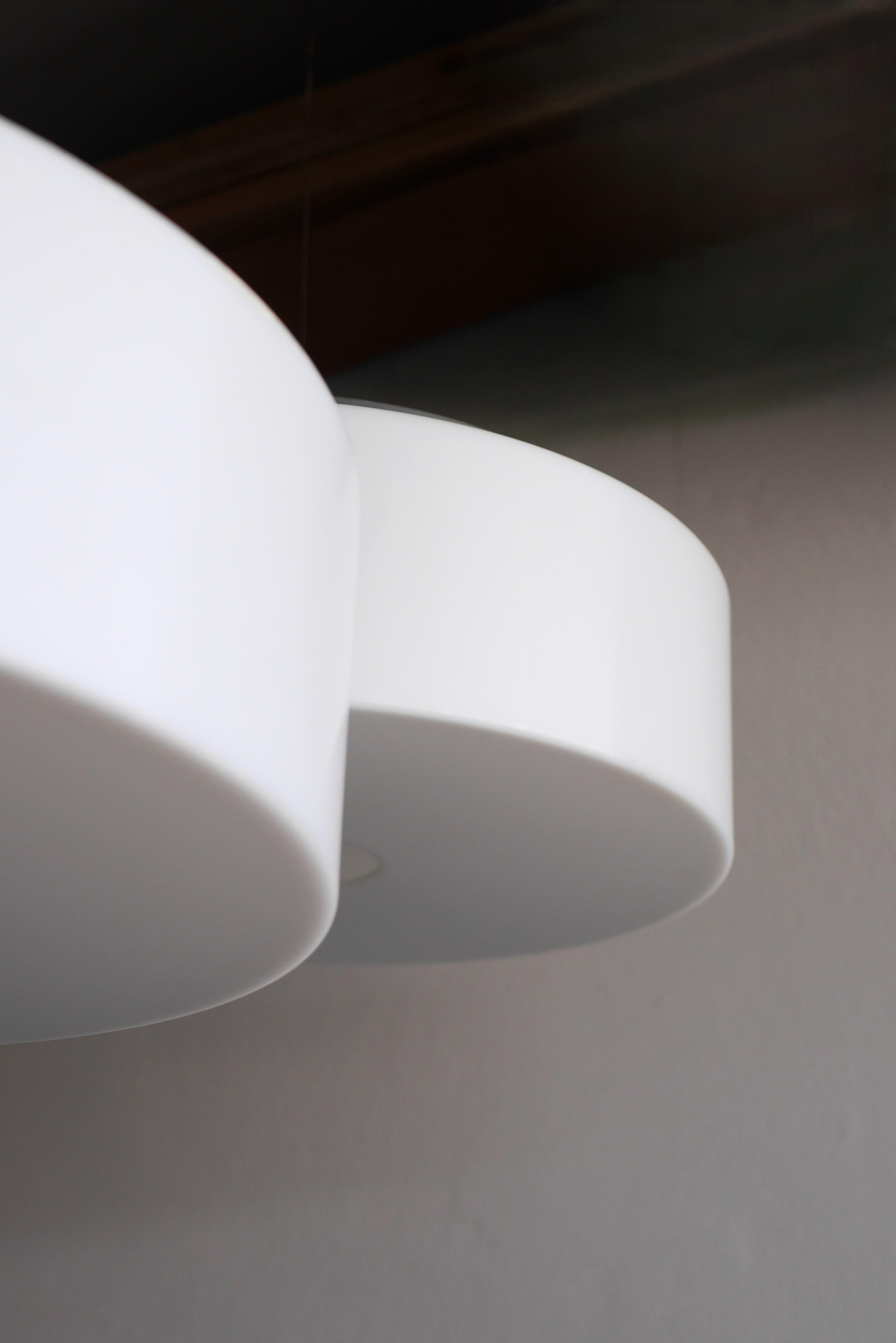 Paire de grandes lampes à disque de Luxus Sweden design by Uno & Östen Kristiansson en vente 6