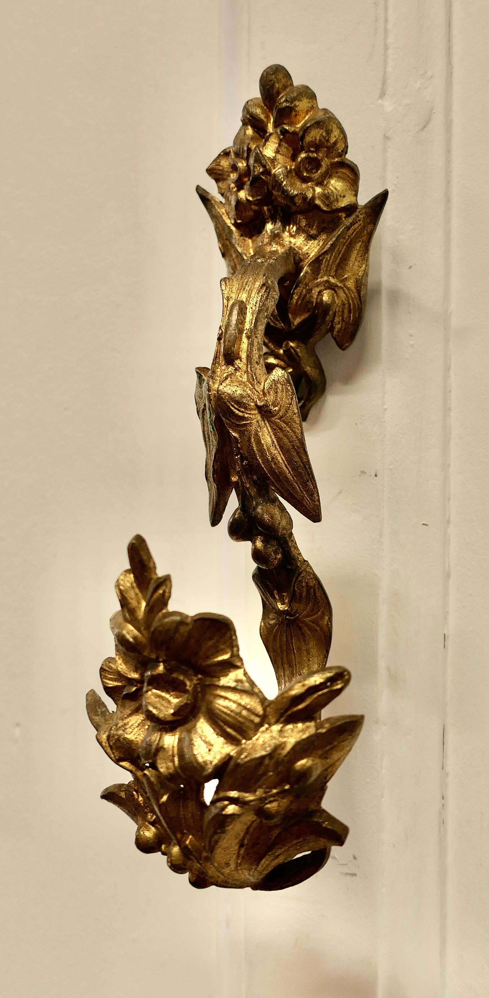 Paire d'embrasses de rideaux en bronze doré de style Rococo français  Bon état - En vente à Chillerton, Isle of Wight