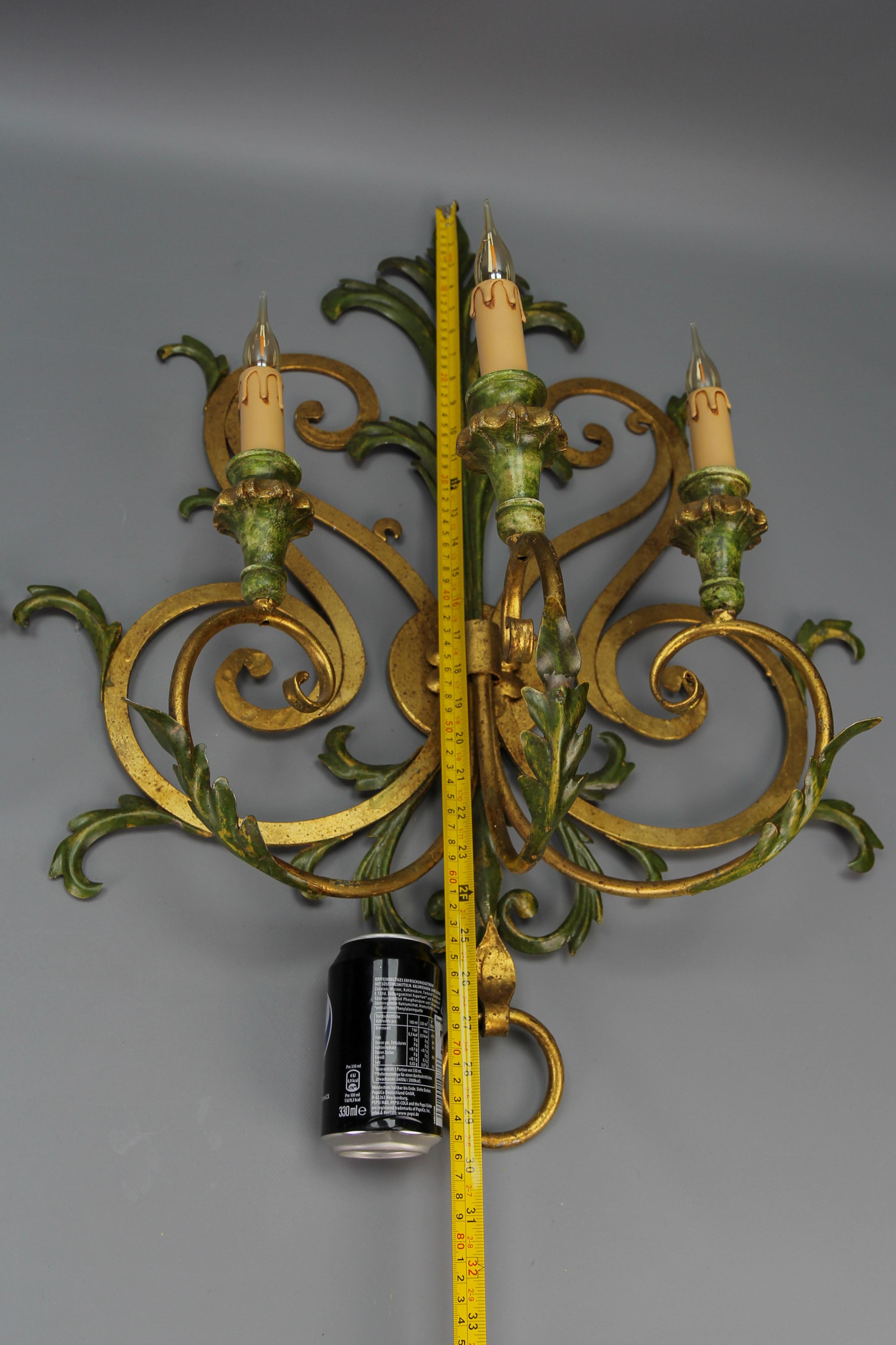 A Pair of Large Gilt and Green Color Metal and Wood Sconces, Italy, ca. 1960s For Sale 7