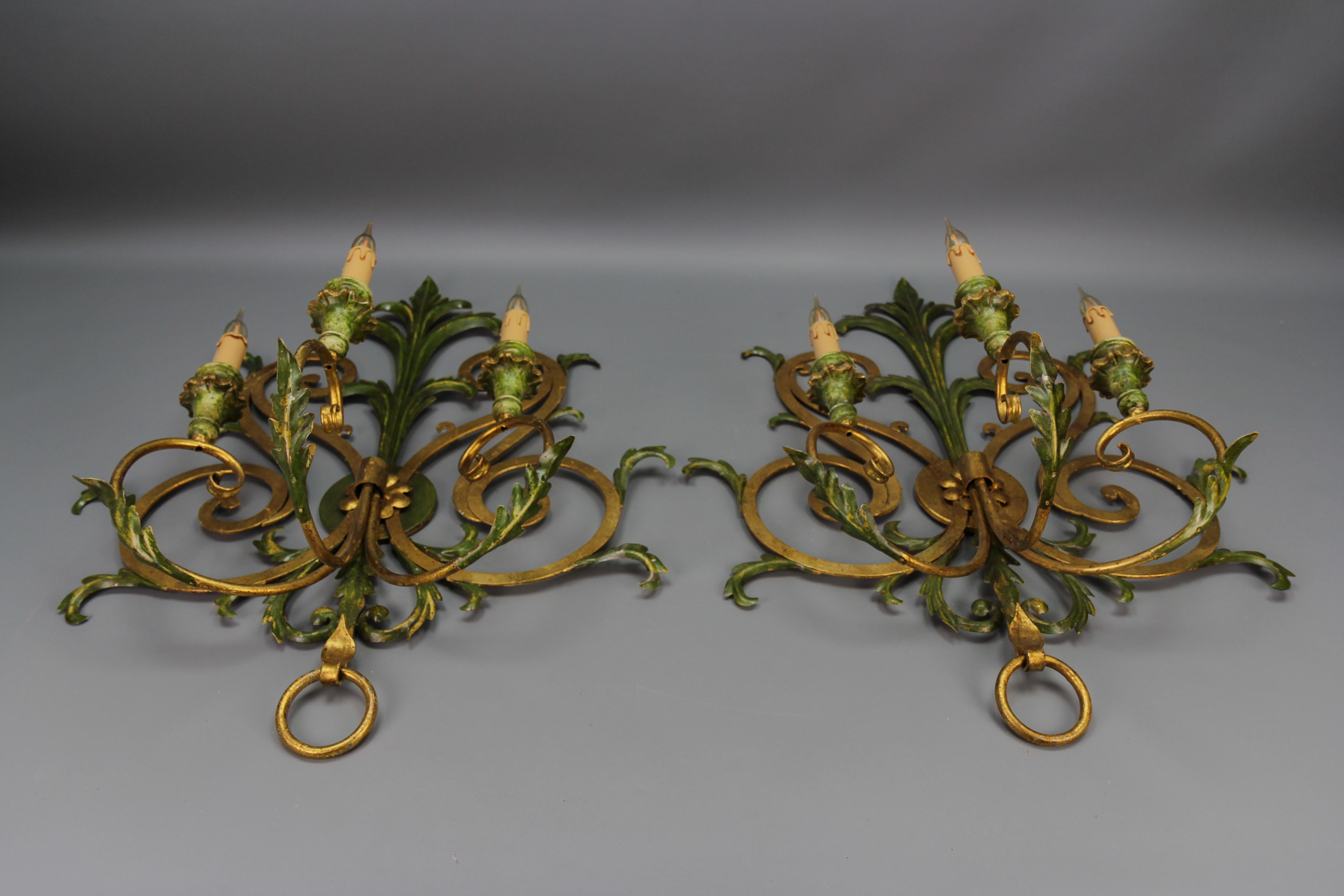 A Pair of Large Gilt and Green Color Metal and Wood Sconces, Italy, ca. 1960s For Sale 10