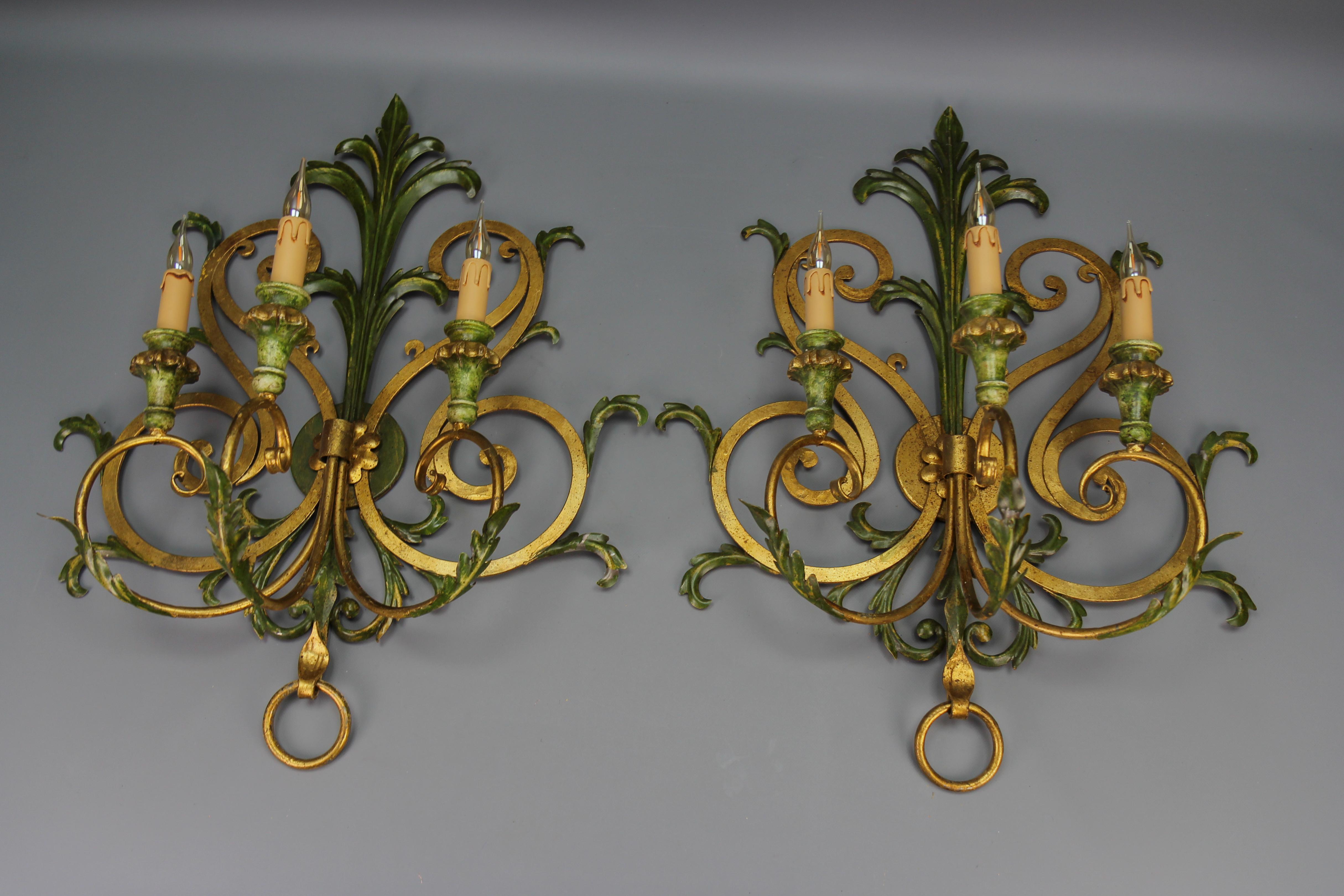 A Pair of Large Gilt and Green Color Metal and Wood Sconces, Italy, ca. 1960s For Sale 12