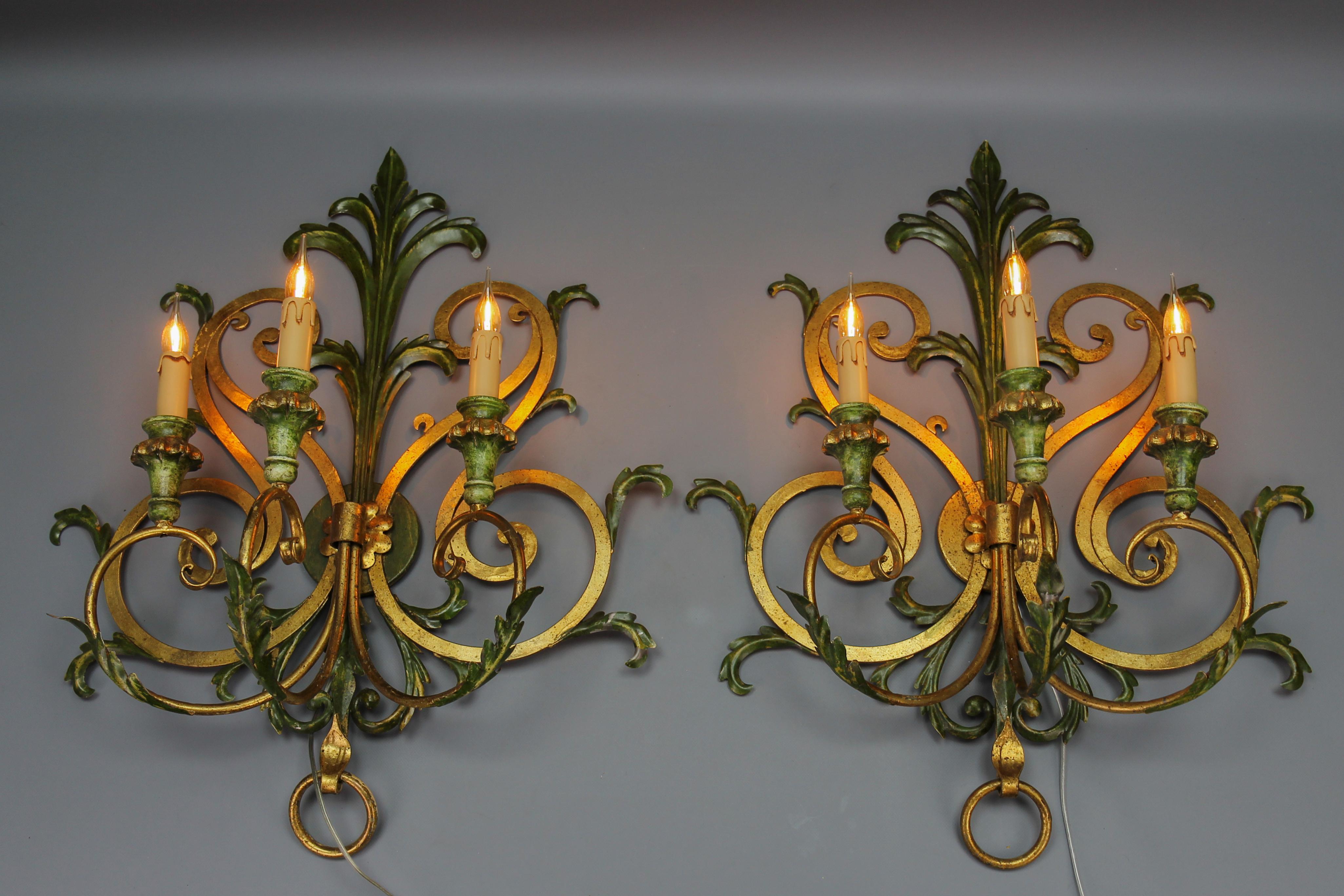 Mid-20th Century A Pair of Large Gilt and Green Color Metal and Wood Sconces, Italy, ca. 1960s For Sale