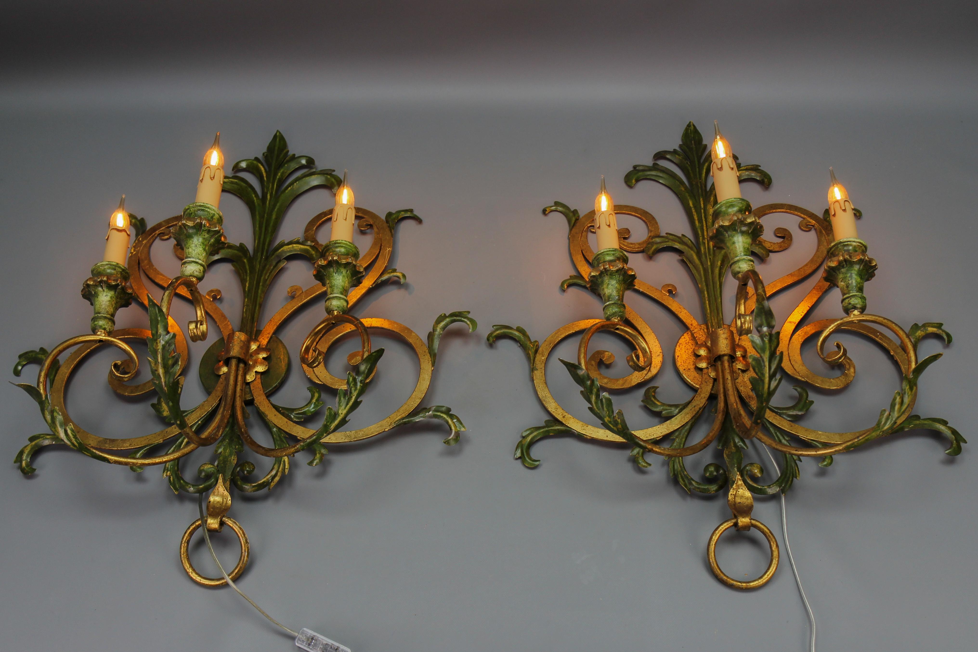 A Pair of Large Gilt and Green Color Metal and Wood Sconces, Italy, ca. 1960s For Sale 1