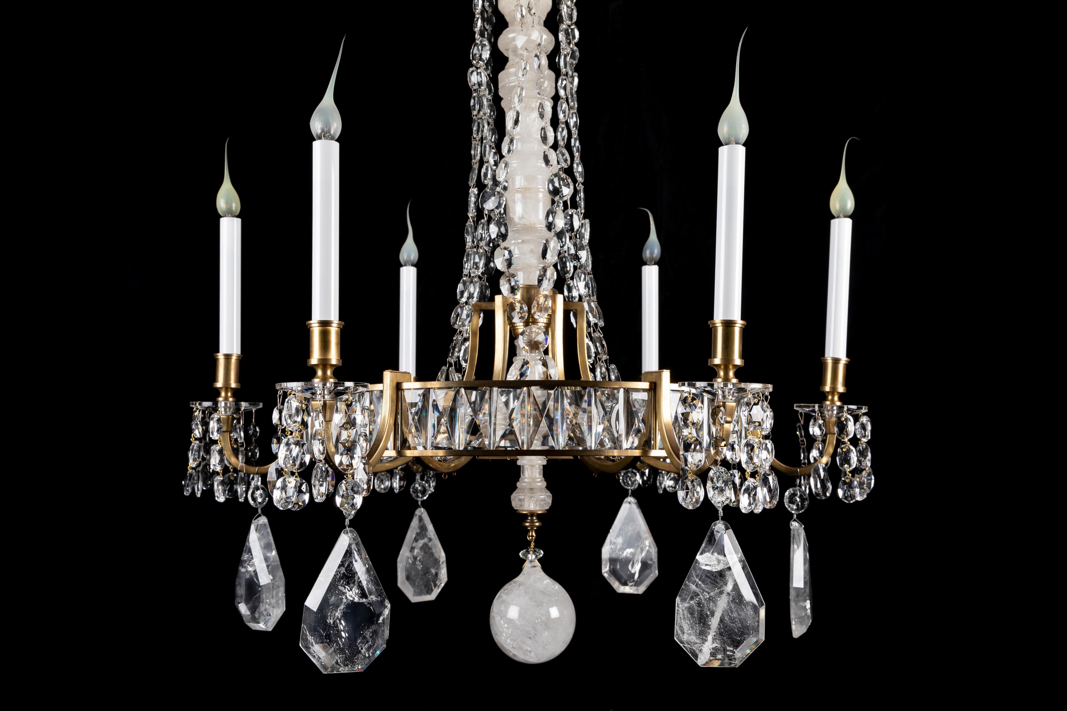 Ein Paar große Hollywood-Regency-Kronleuchter aus Bergkristall im französischen Bagues-Stil  (Handgefertigt) im Angebot