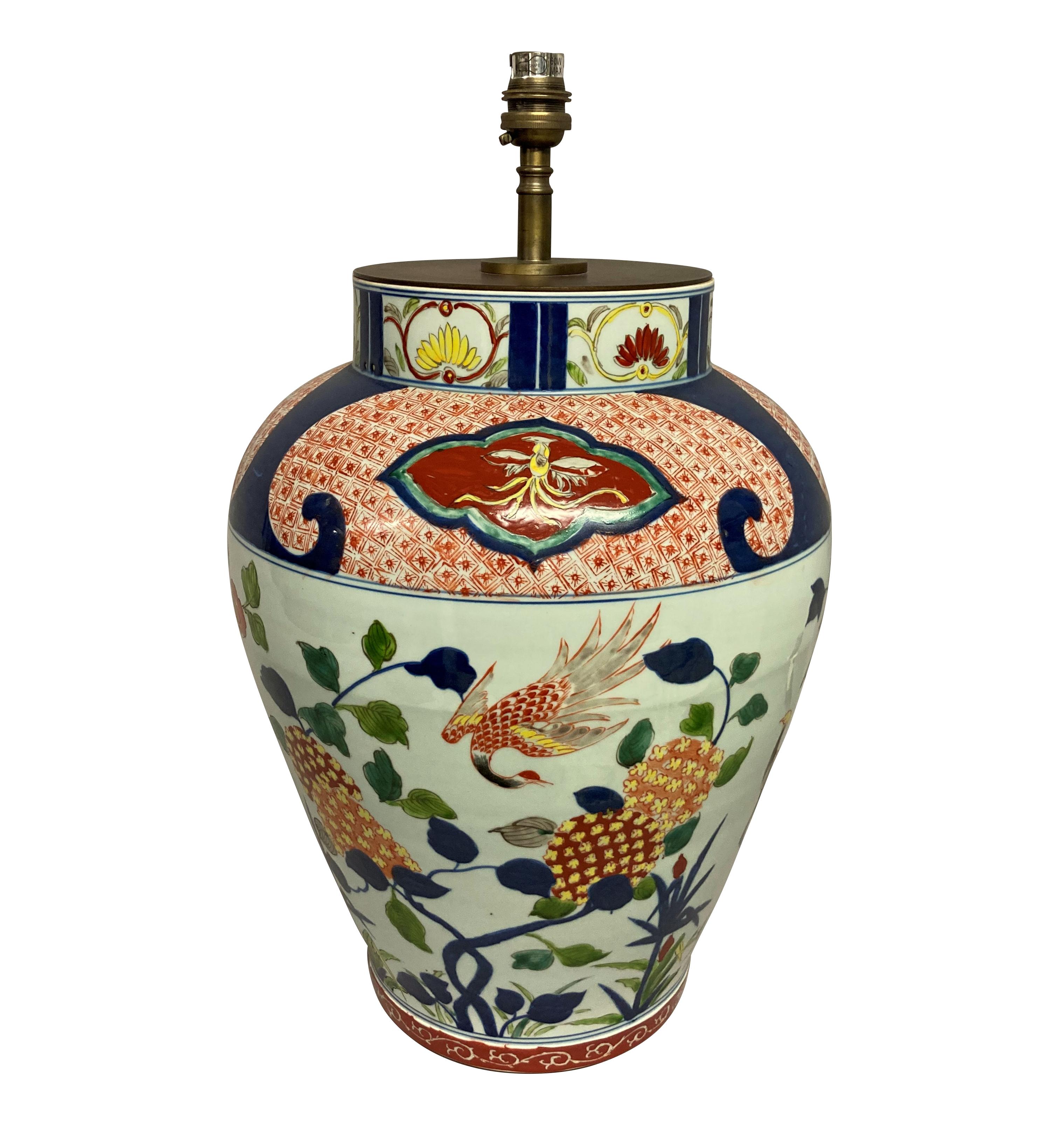 A good pair of hand painted Imari vase lamps, depicting flowers, foliage, lotus and peacock's. With good bronze fittings and pleated silk shades.

Measure: 49cm high (71cm high with shades) x 28cm diameter (47cm diameter shades).
