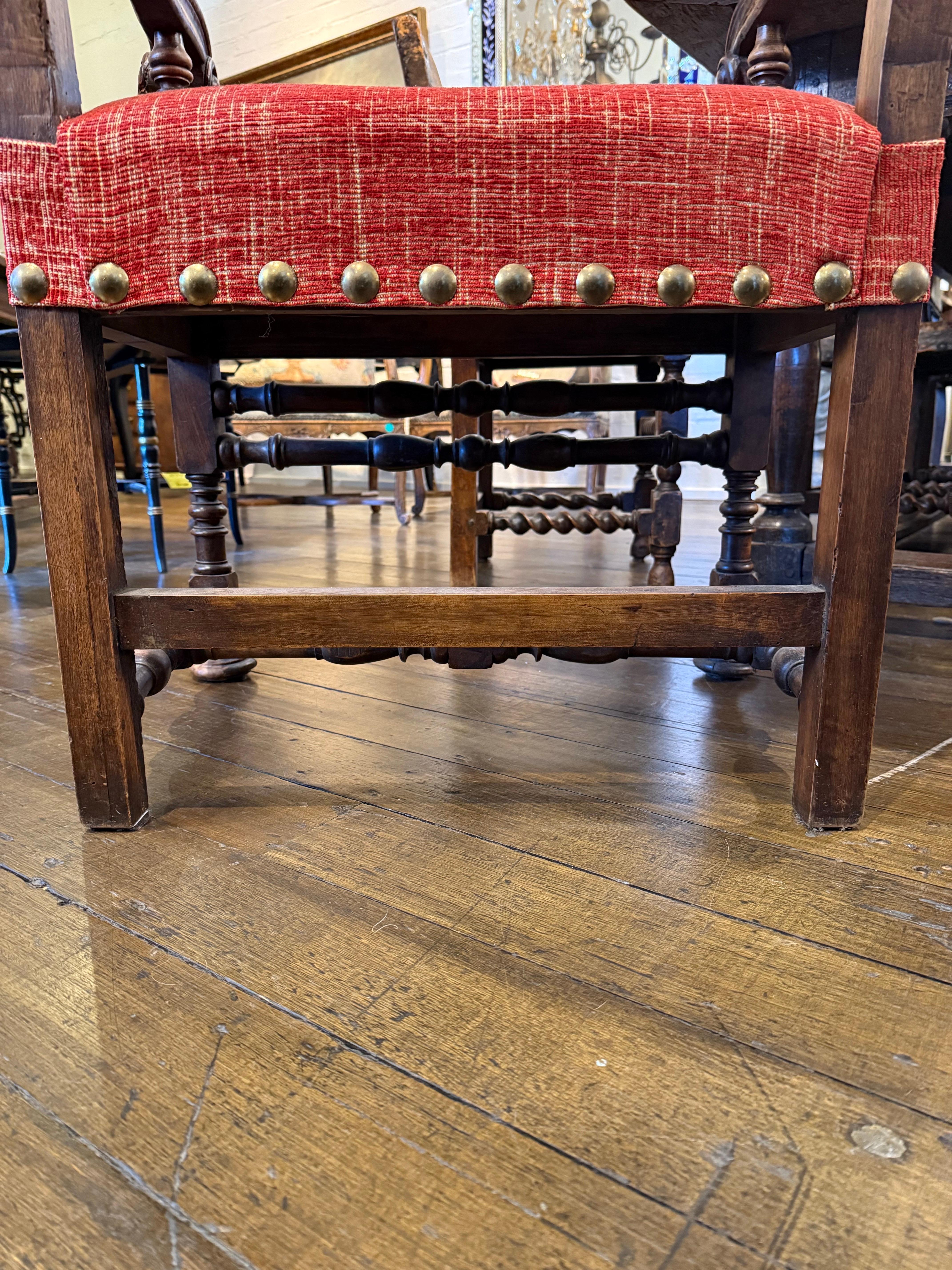 Paire de grands fauteuils italiens en noyer sculpté et parchemin doré, 19e siècle en vente 4