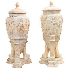 Paire de grandes urnes italiennes néoclassiques en albâtre