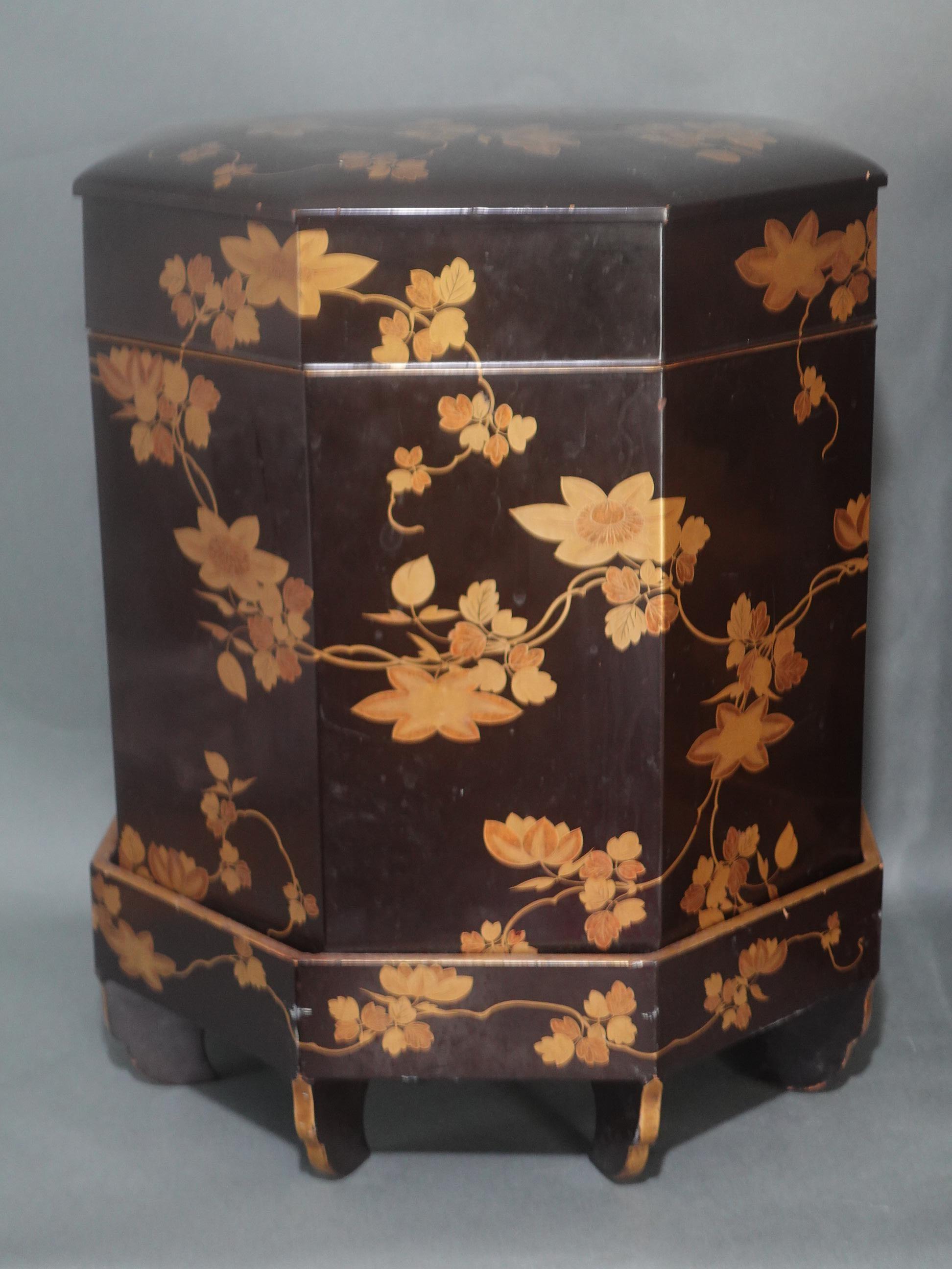 Hand-Crafted A Pair of Large Japanese Lacquer Kaioke Boxes For Sale