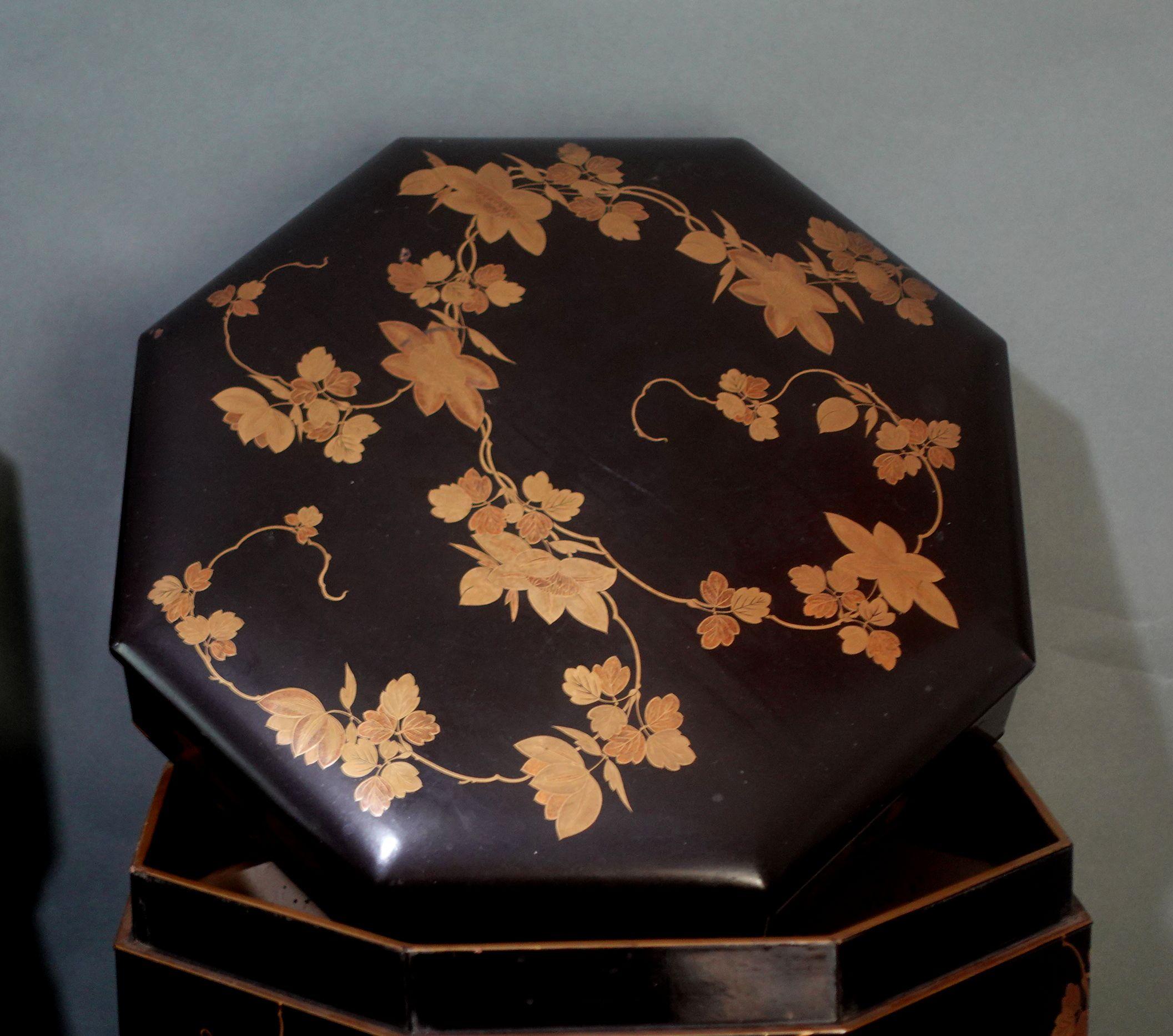A Pair of Large Japanese Lacquer Kaioke Boxes For Sale 3