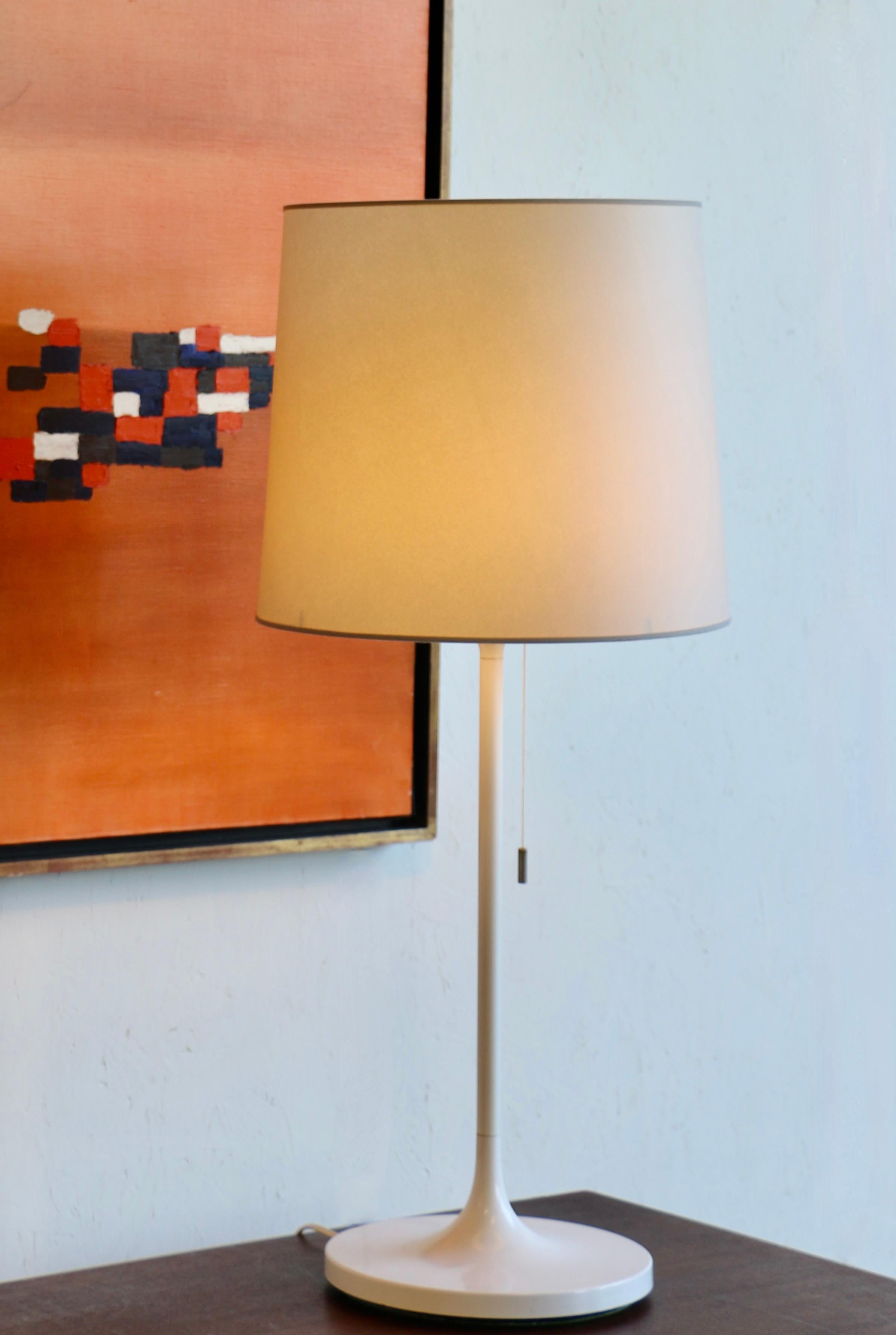 Late 20th Century A pair of large lacquered metal lamps For Sale