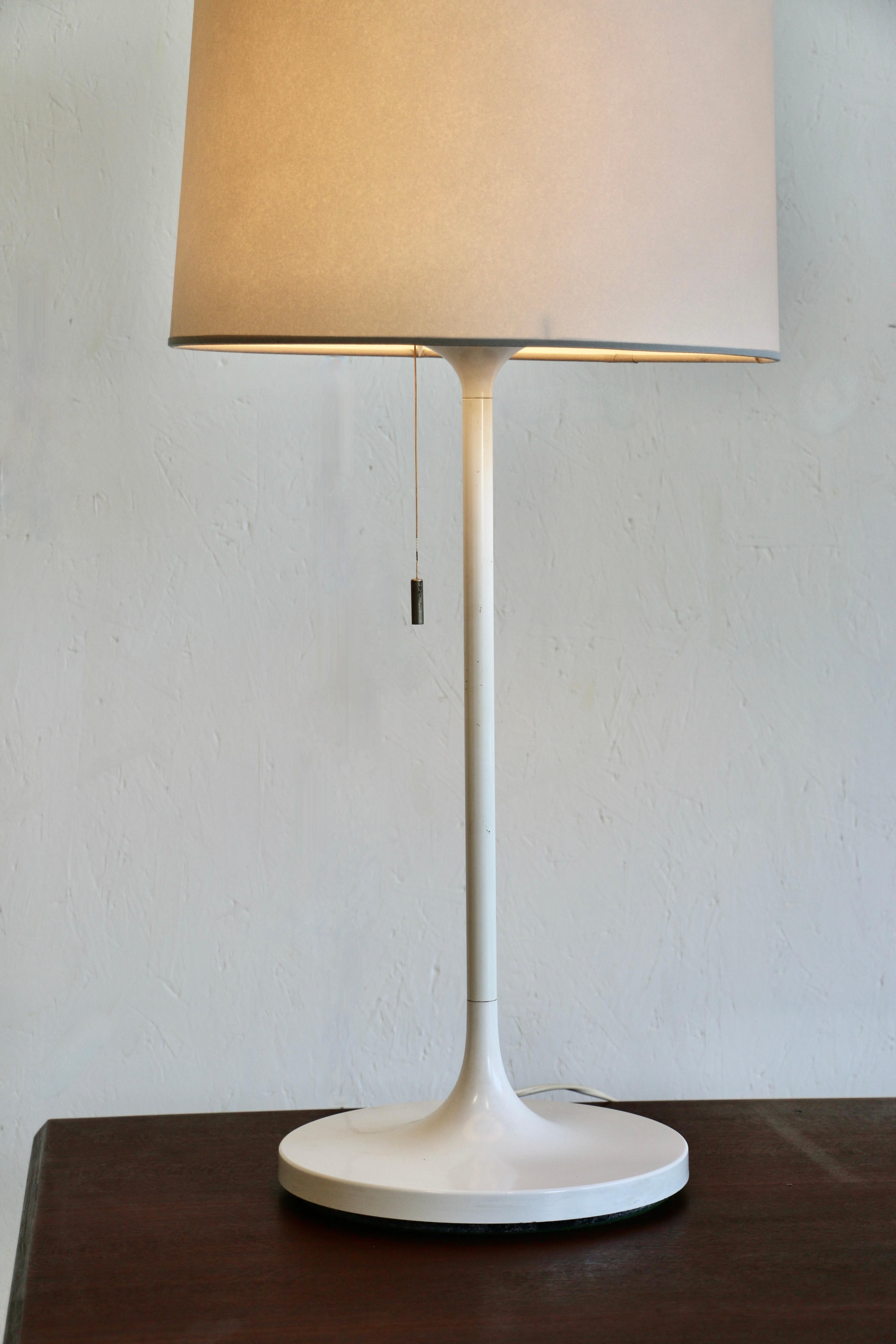 Metal A pair of large lacquered metal lamps For Sale
