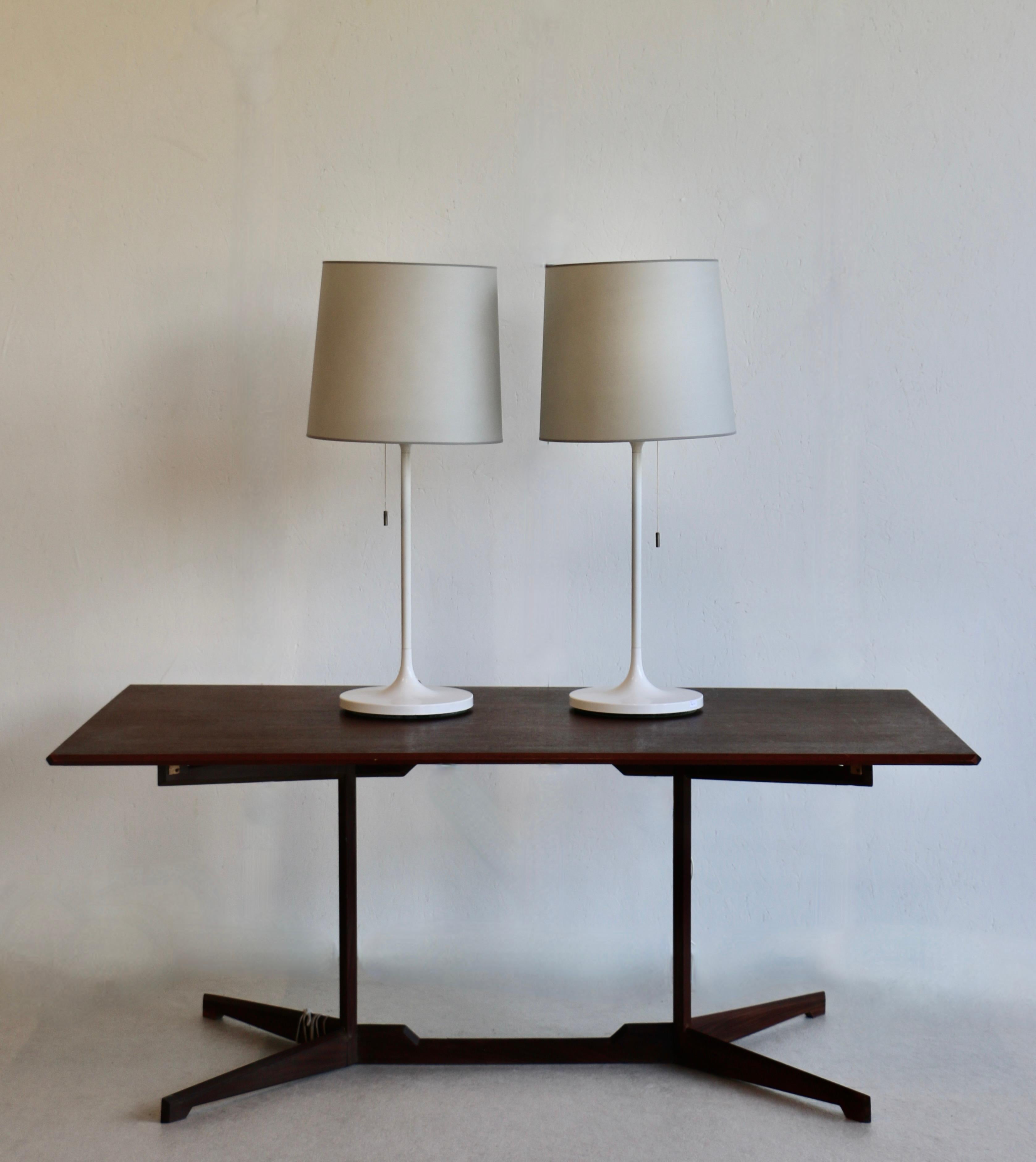 A pair of large lacquered metal lamps For Sale 2