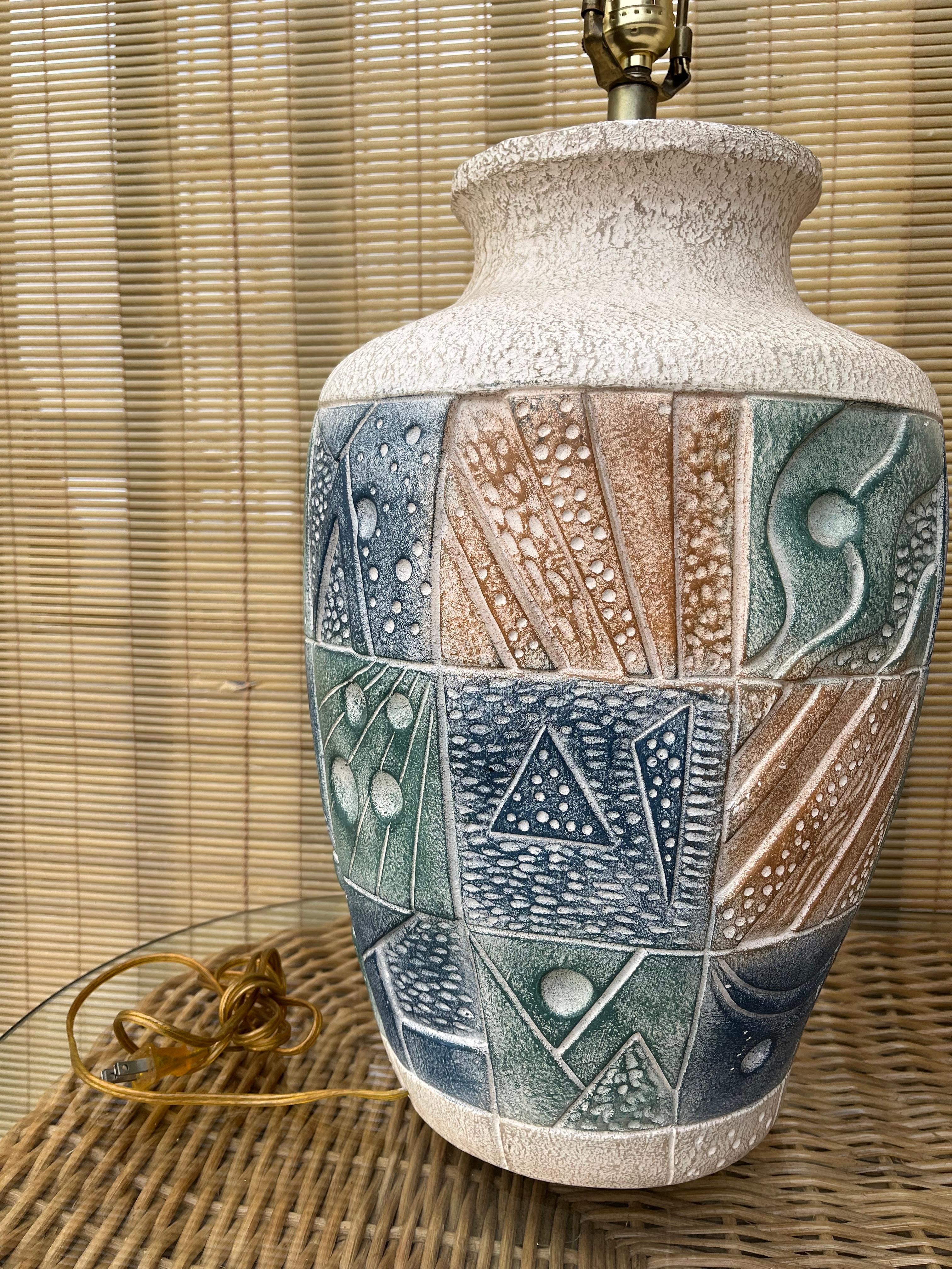 Paire de grandes lampes de table postmodernes en céramique de la fin du XXe siècle. en vente 4