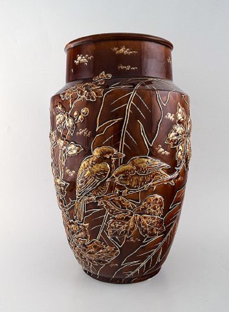 A pair of large Longchamp majolica vases in reddish brown glaze. Birds and leaves in gold, 1920s.
Measures: 39.5 x 25.5 cm.
Stamped.
In very good condition.