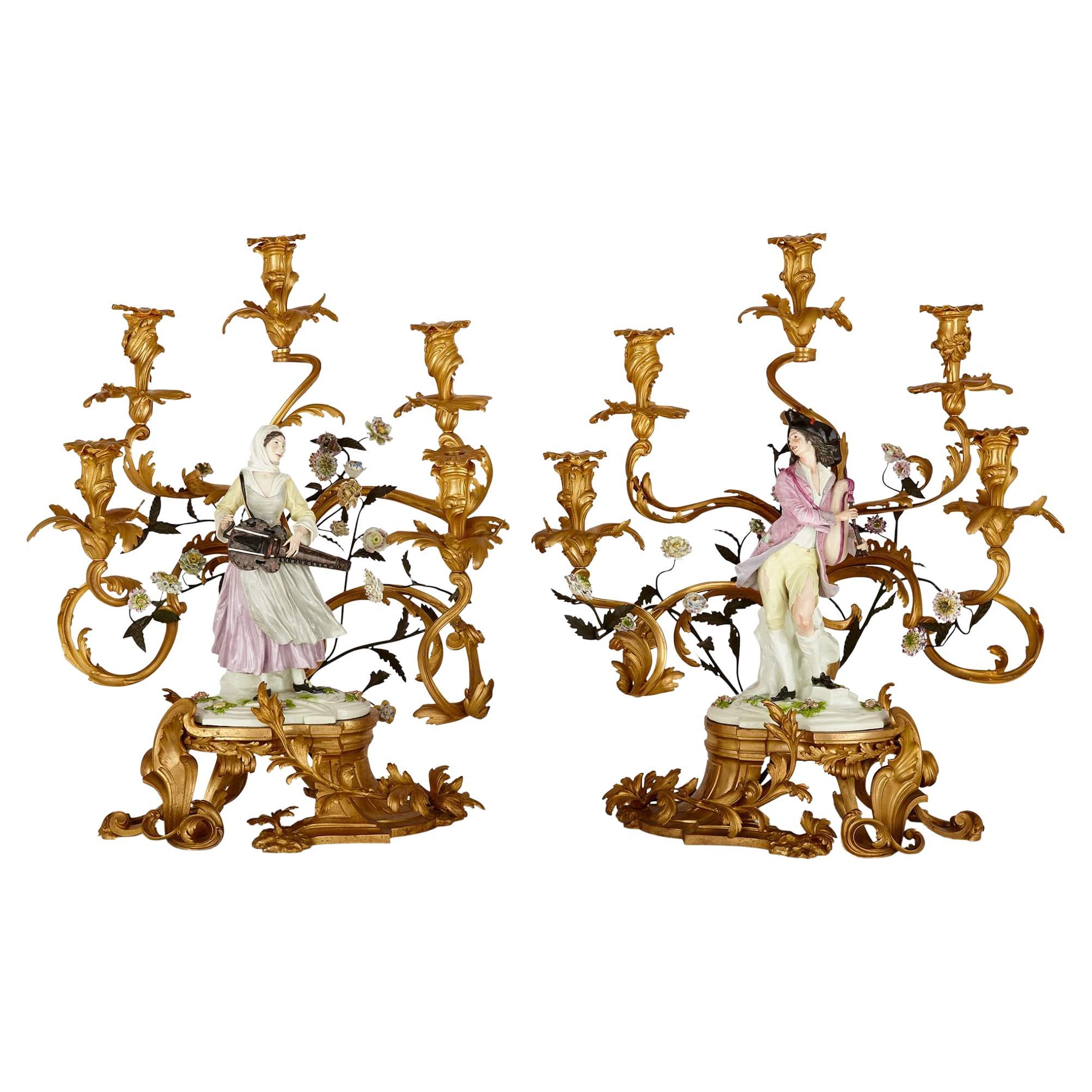 Paire de grands candélabres de style Louis XV en bronze doré et porcelaine de Samson