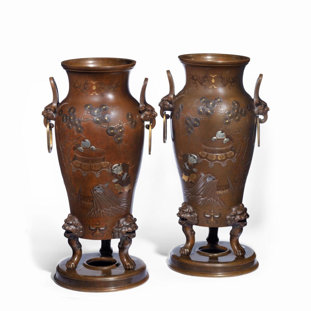 Pair of Large Meiji Period Bronze Vases In Good Condition For Sale In Lymington, Hampshire