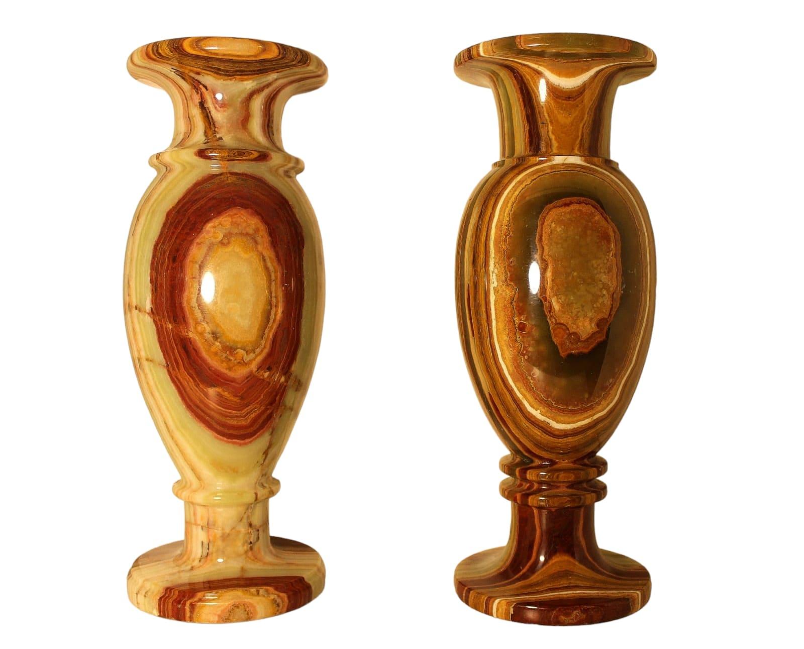 Each vase is intricately carved from a different block of onyx, displaying varying shades of green and reddish veins. In excellent condition, these vases boast the highest quality onyx. Dating back to the 1950s, they measure 41x15x15 cm.

These