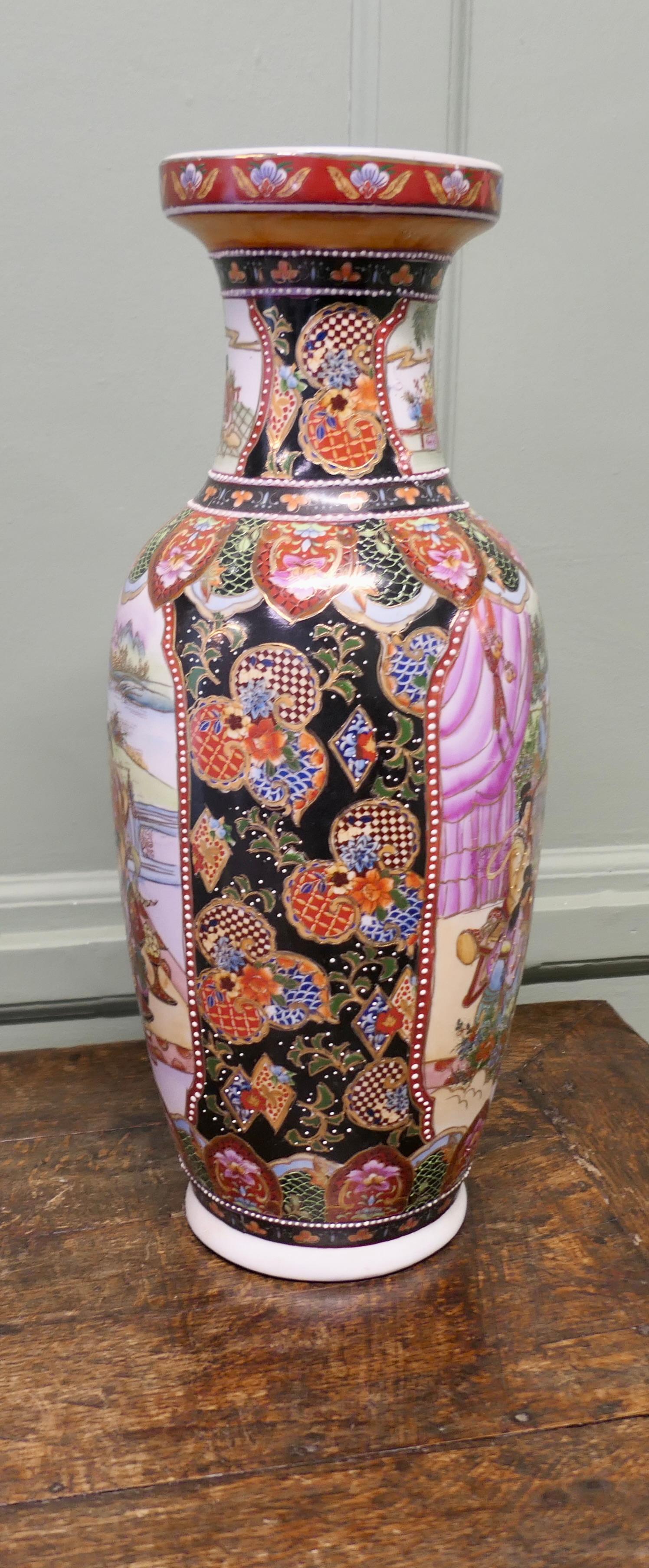 Paire de grands vases de mariage en céramique orientale Bon état - En vente à Godshill, Isle of Wight