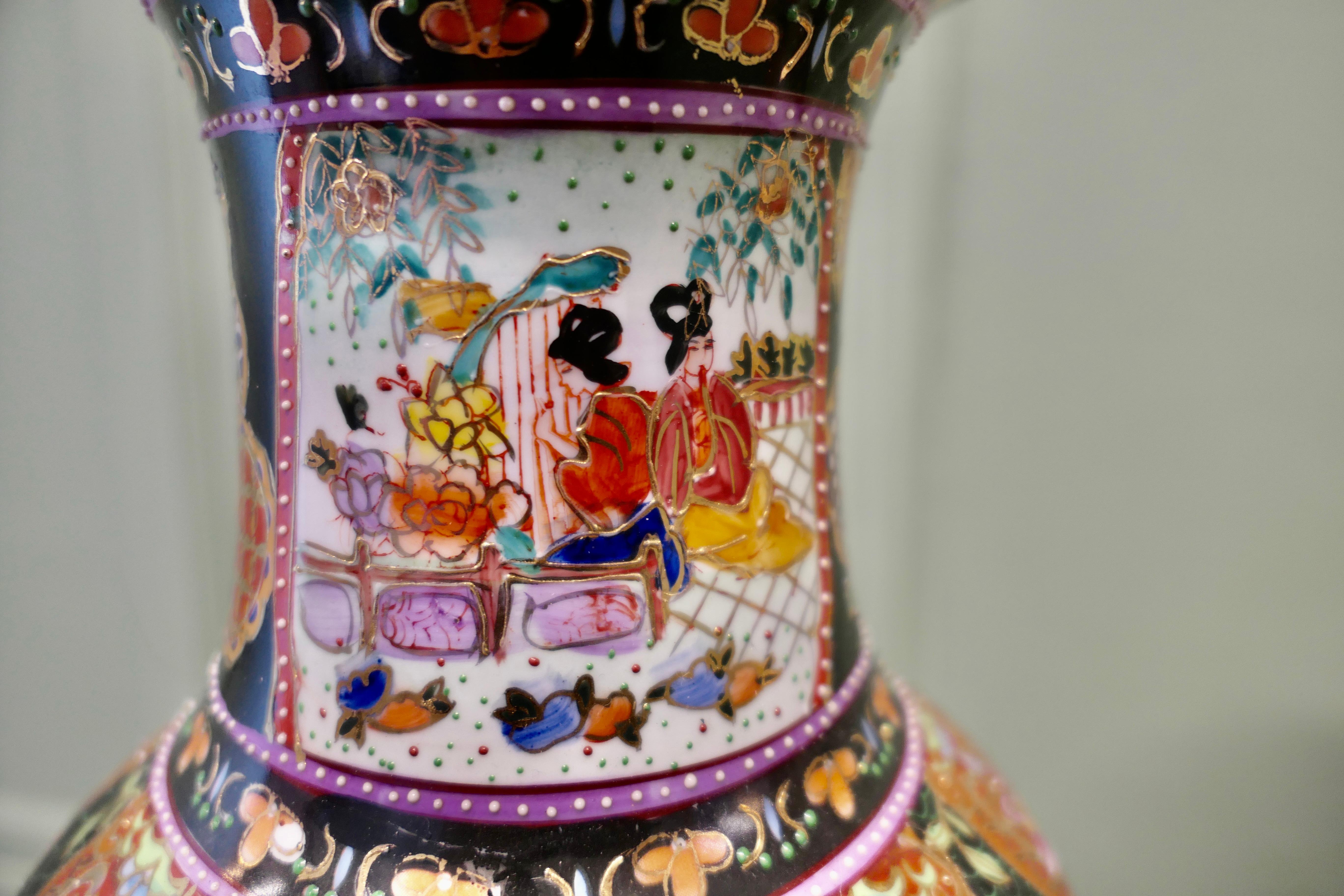 Paire de grands vases de mariage en céramique orientale en vente 2