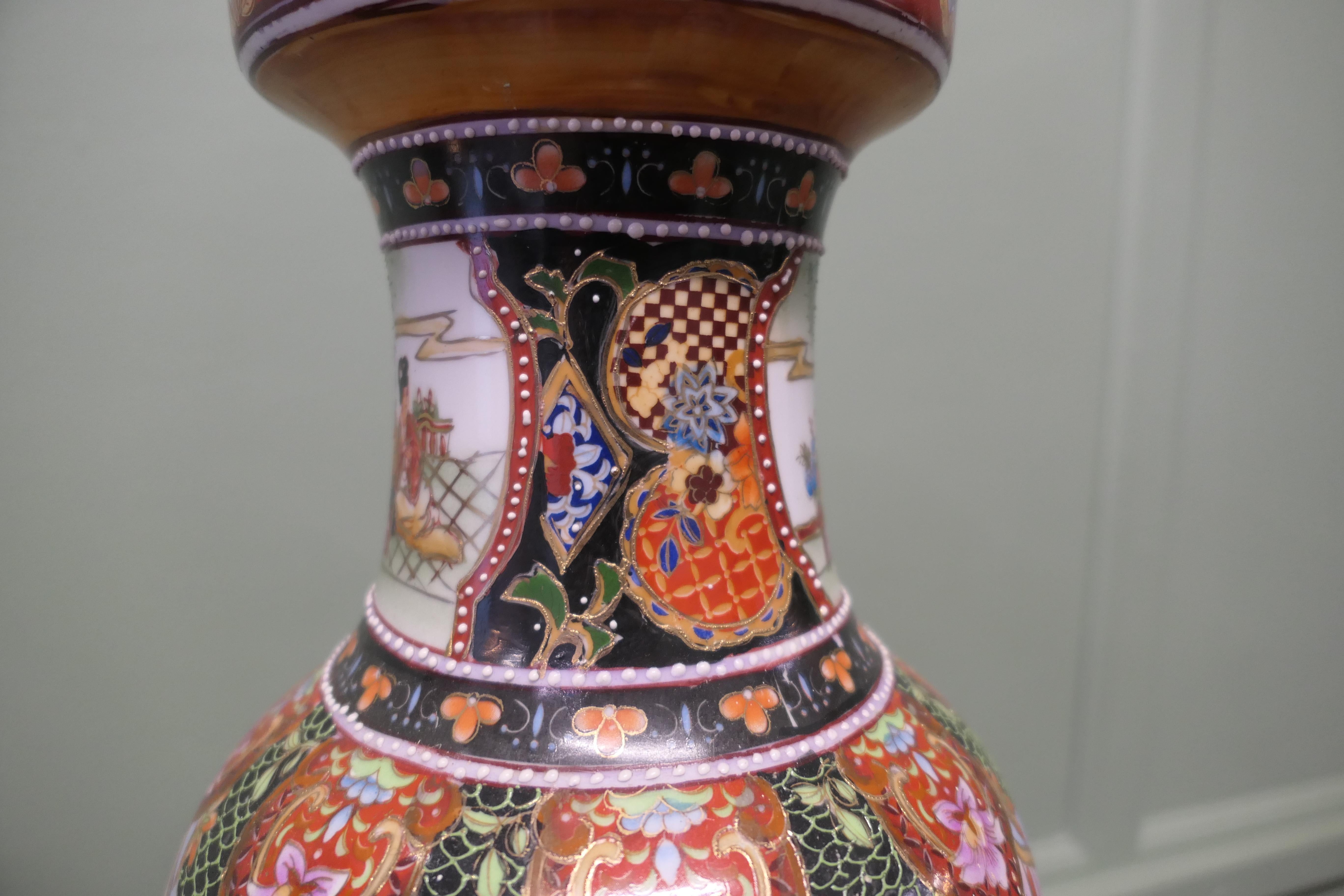 Paire de grands vases de mariage en céramique orientale en vente 3