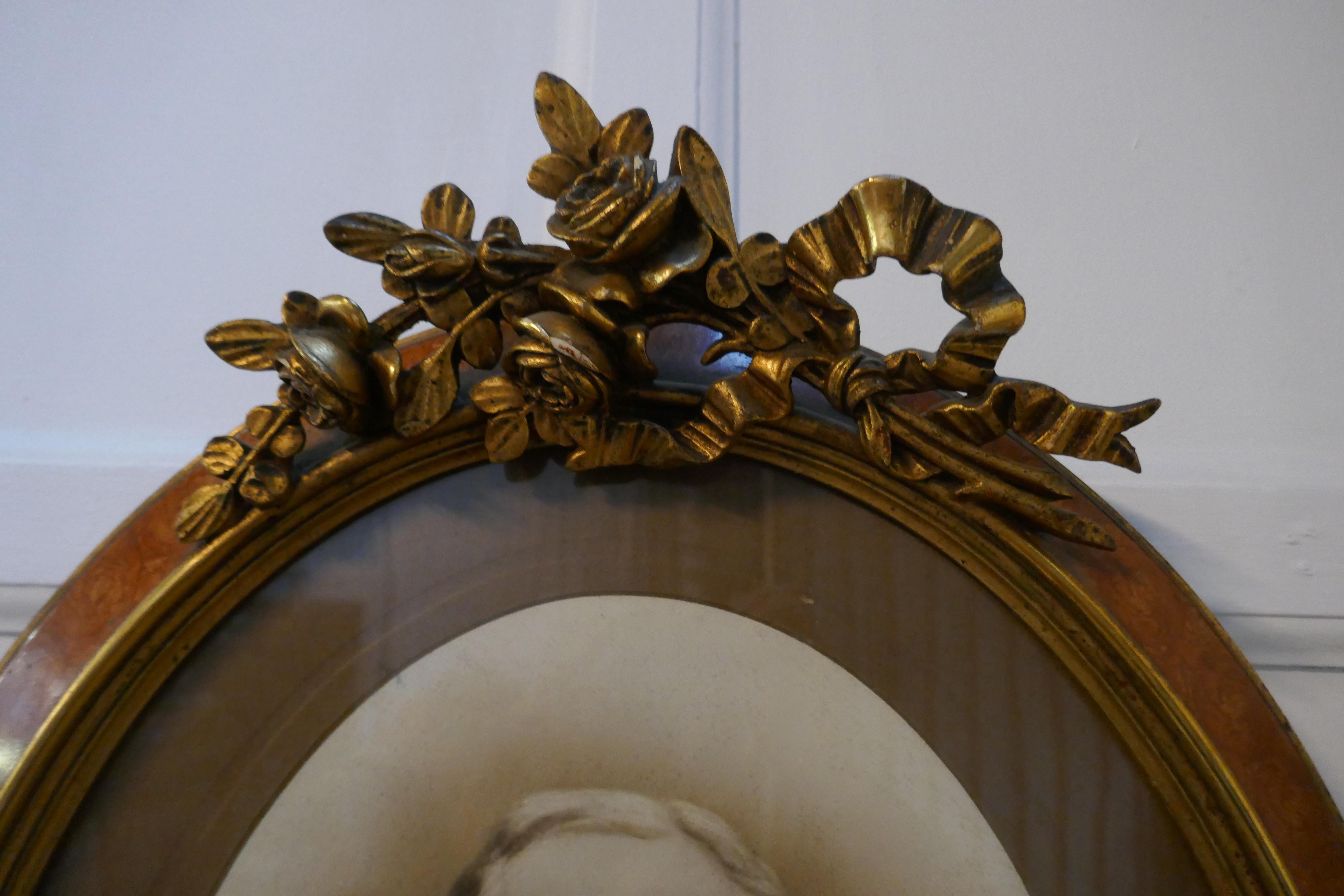 Große Porträtfotografien in ovalen Goldbronze-Rahmen, Paar (19. Jahrhundert) im Angebot