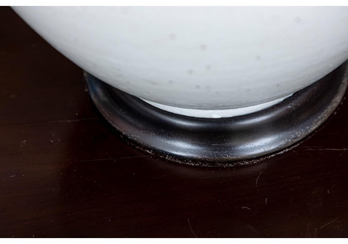 Großformatige glasierte Keramik-Tischlampen in Krugform, Paar (20. Jahrhundert) im Angebot