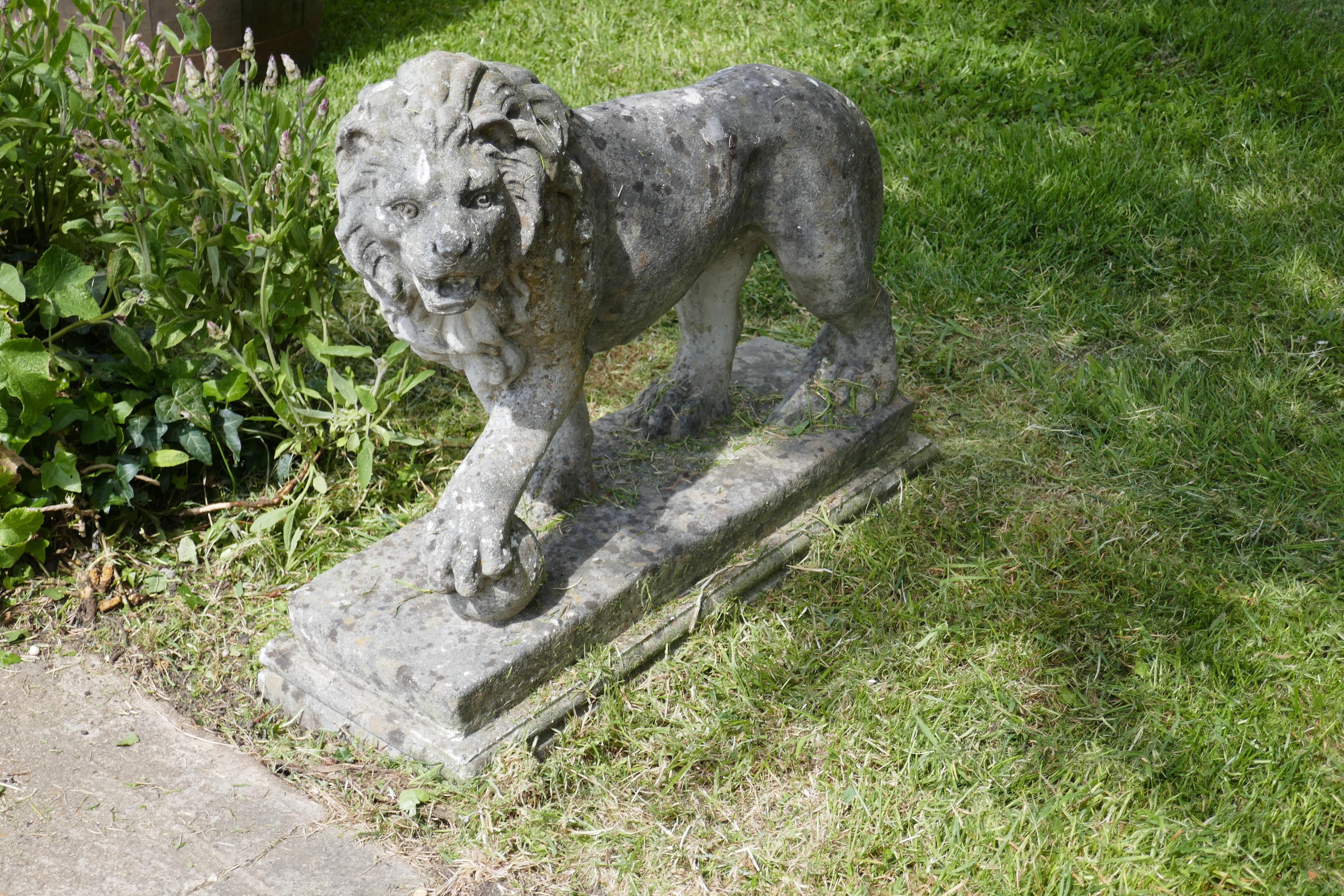 Pair of Large Stone Garden Entrance Guardian Lions In Good Condition In Chillerton, Isle of Wight