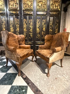 Ein Paar große Vintage-Sessel im George-I-Stil aus Massivholz mit Flügellehnen