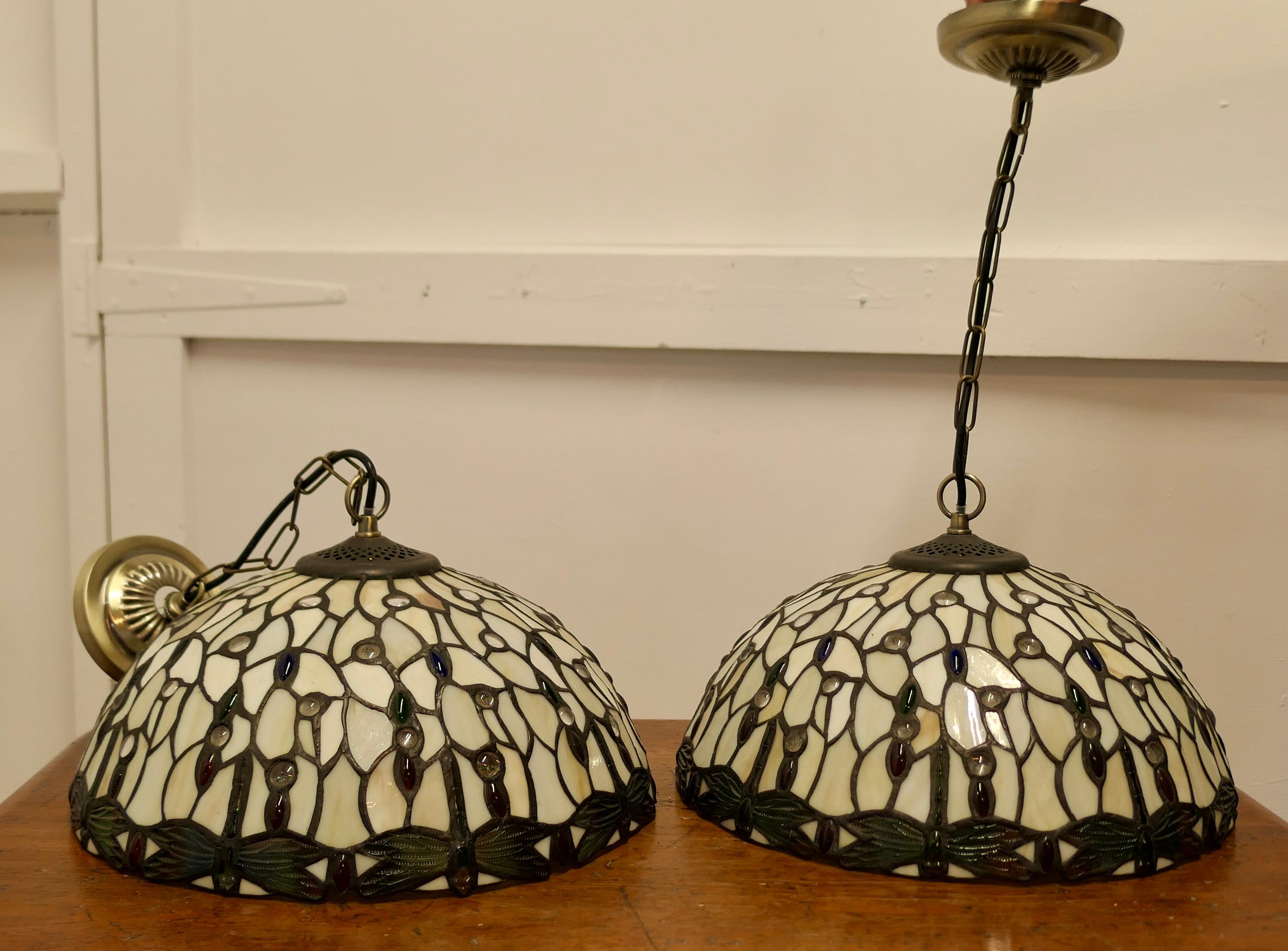 Ein Paar große Vintage Tiffany Style Lights Arts and Crafts Lampenschirme     im Angebot 4