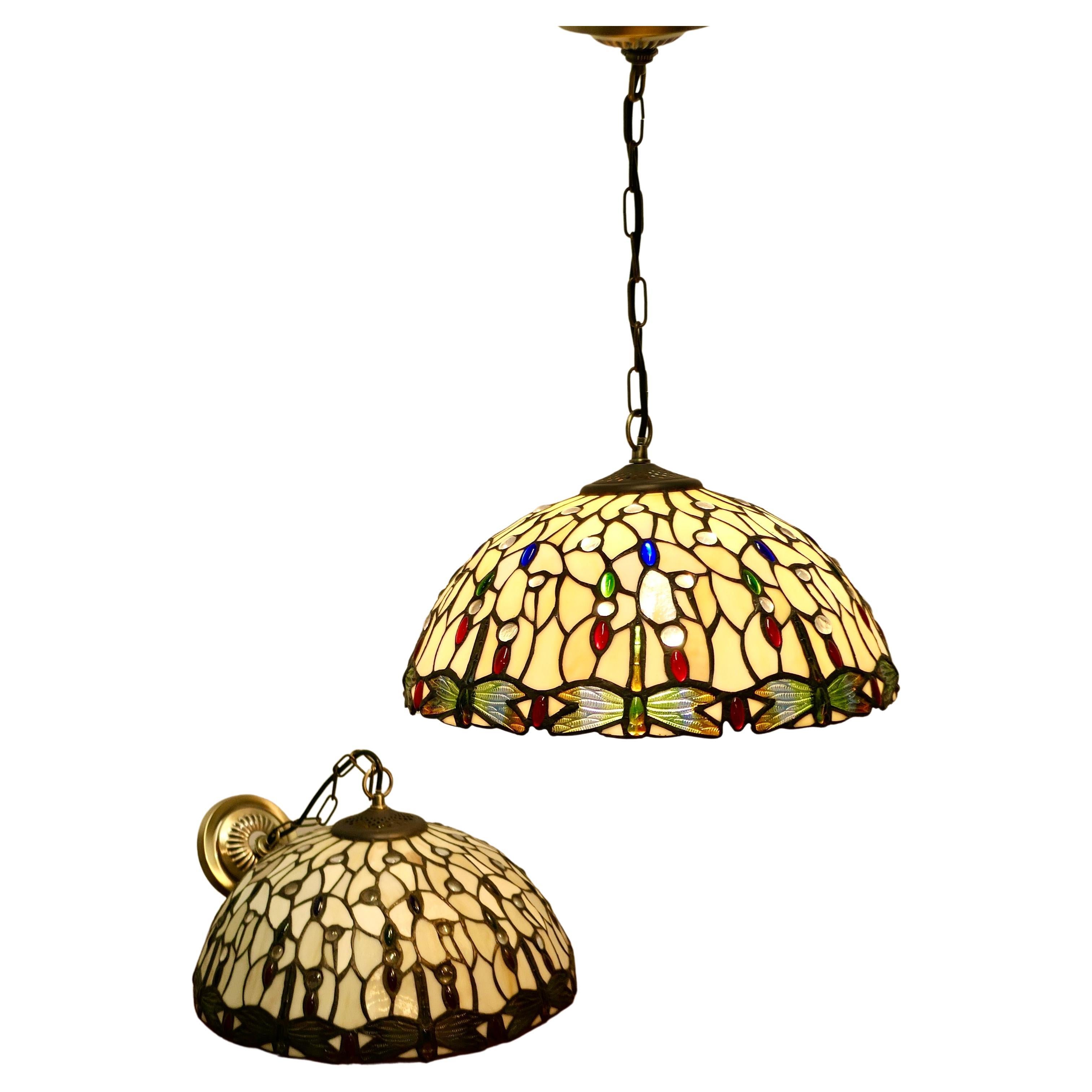 Ein Paar große Vintage Tiffany Style Lights Arts and Crafts Lampenschirme     im Angebot